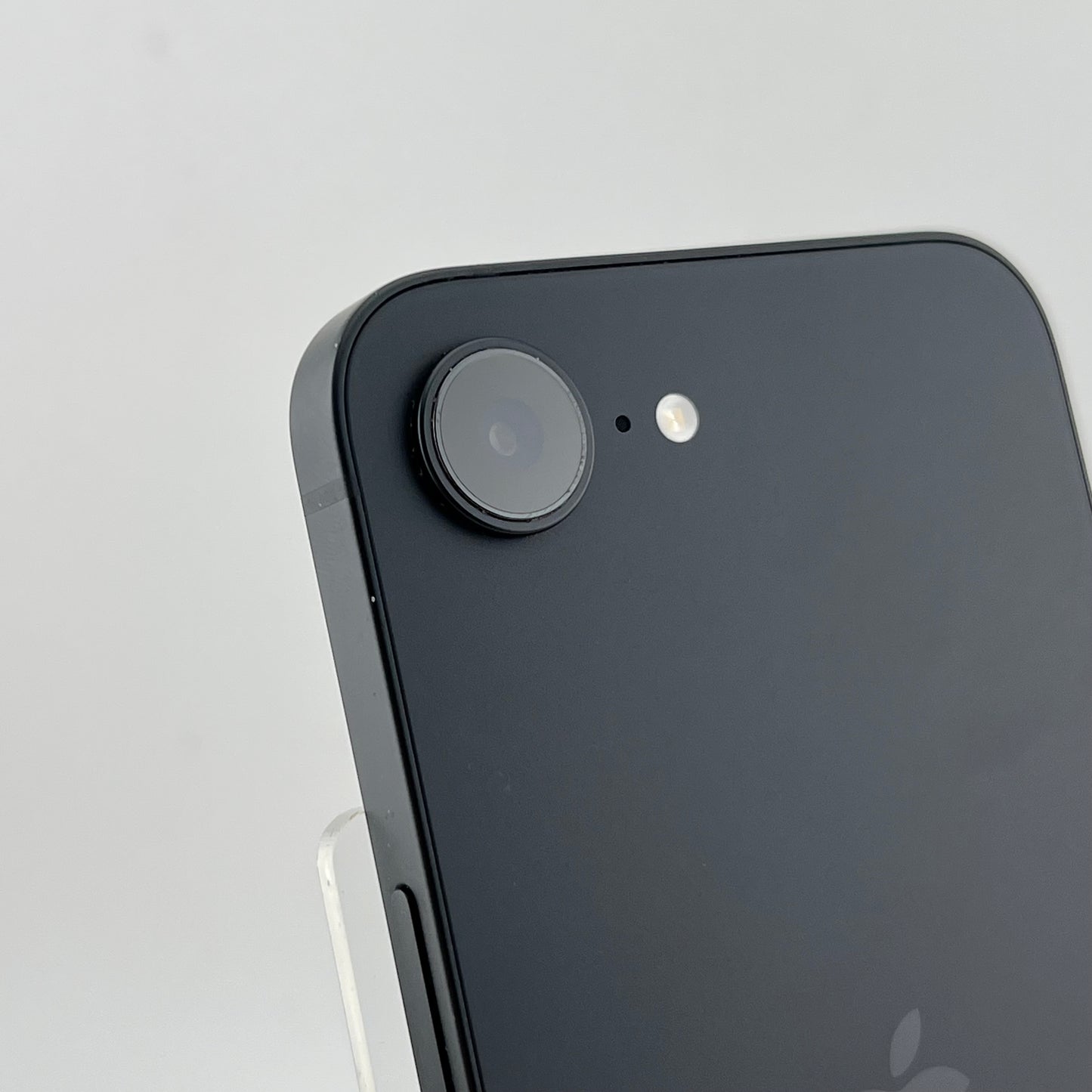 T-Mobile Apple iPhone 16e 128GB 18.6.2 Black MD0D4LL/A