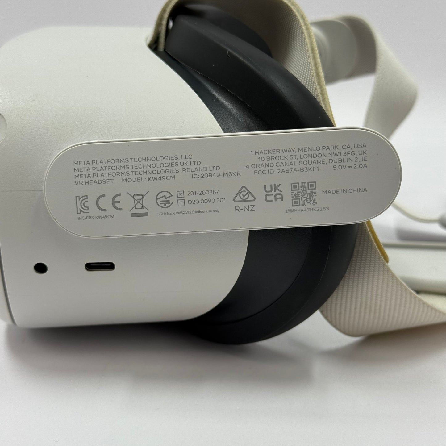 Oculus Quest 2 256GB Standalone All-in-One VR Headset KW49CM