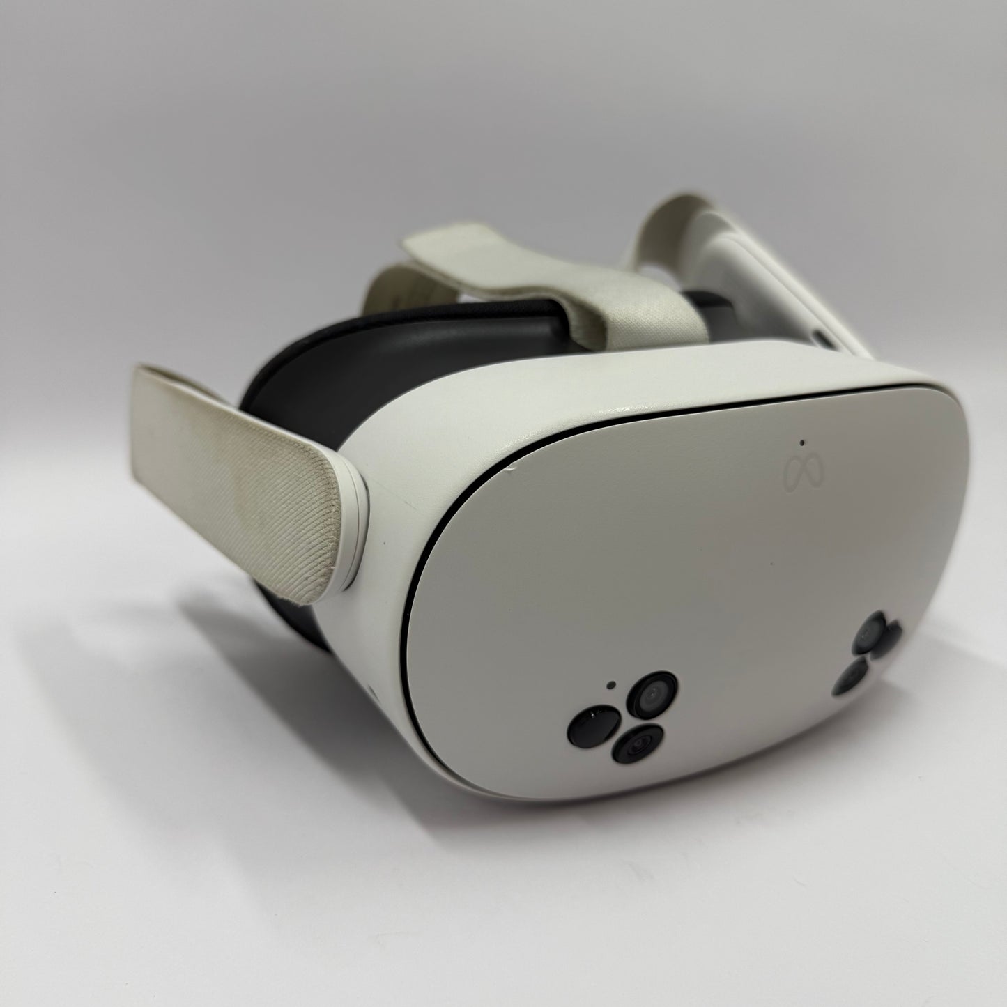 Meta Quest 3S 128GB Standalone All-in-One VR Headset P97