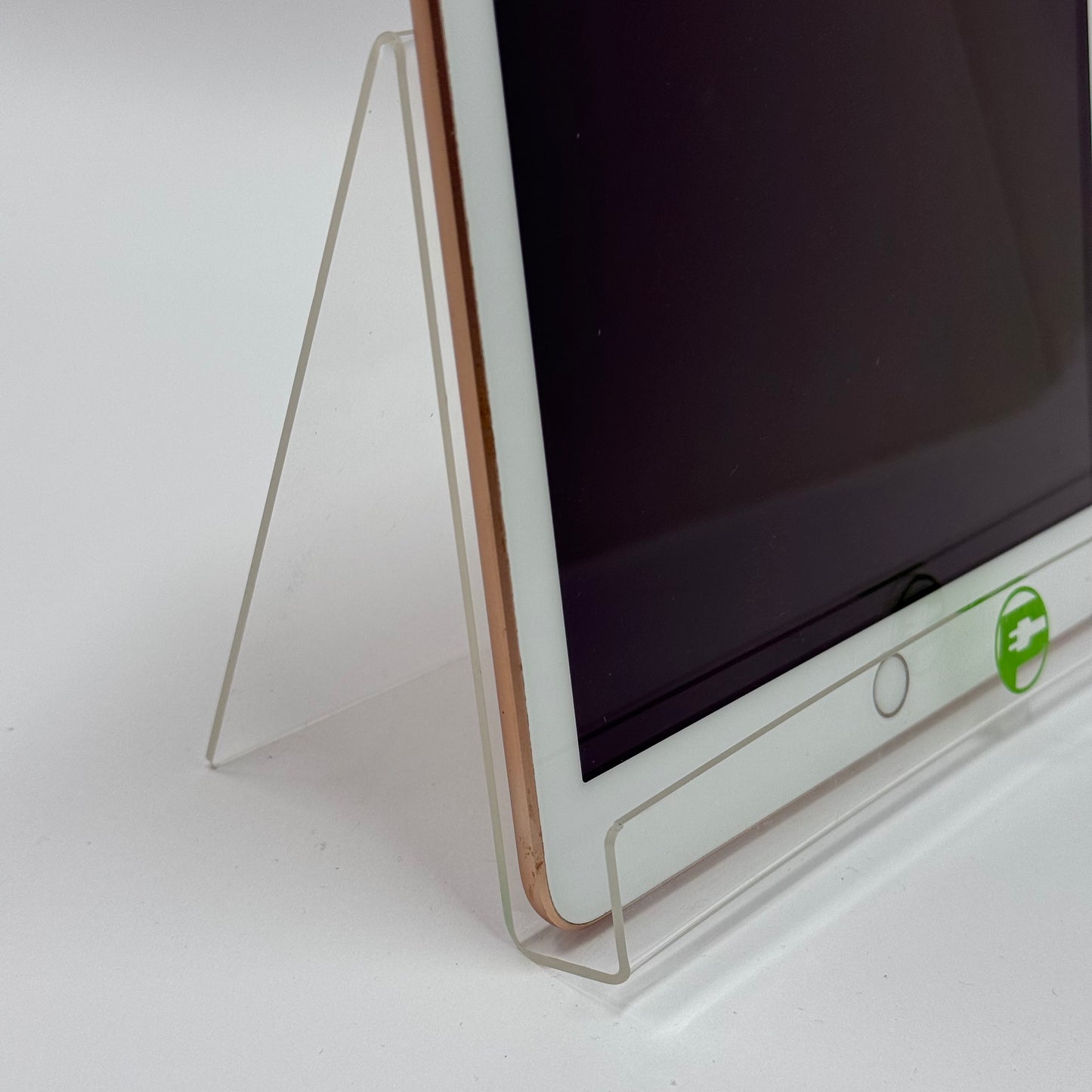 Unlocked Apple iPad 6th Gen 32GB 16.3.1 Gold A1954