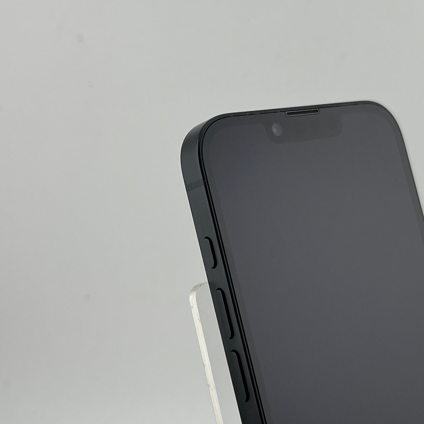 T-Mobile Apple iPhone 16e 128GB 18.6.2 Black MD0D4LL/A