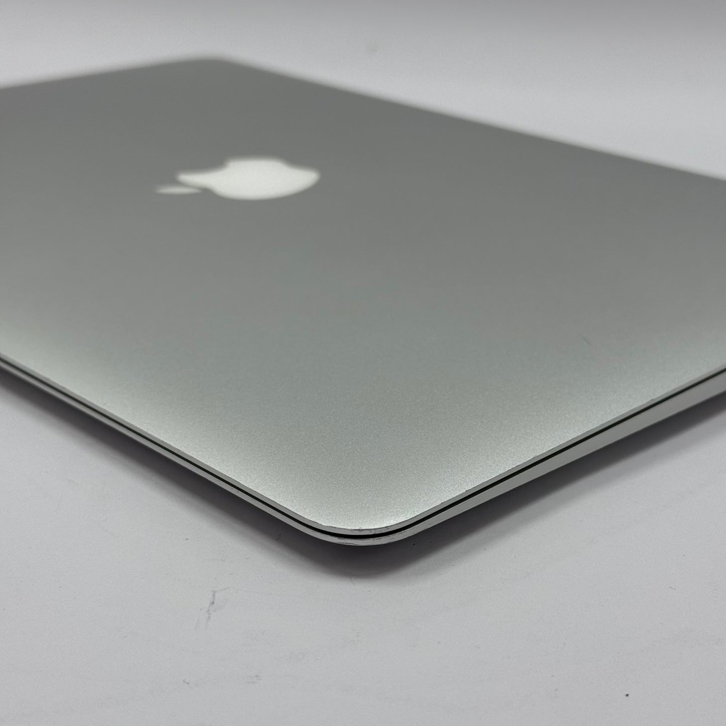 2017 Apple MacBook Air 13.3" i5 1.8GHz 8GB RAM 128GB SSD Silver A1466