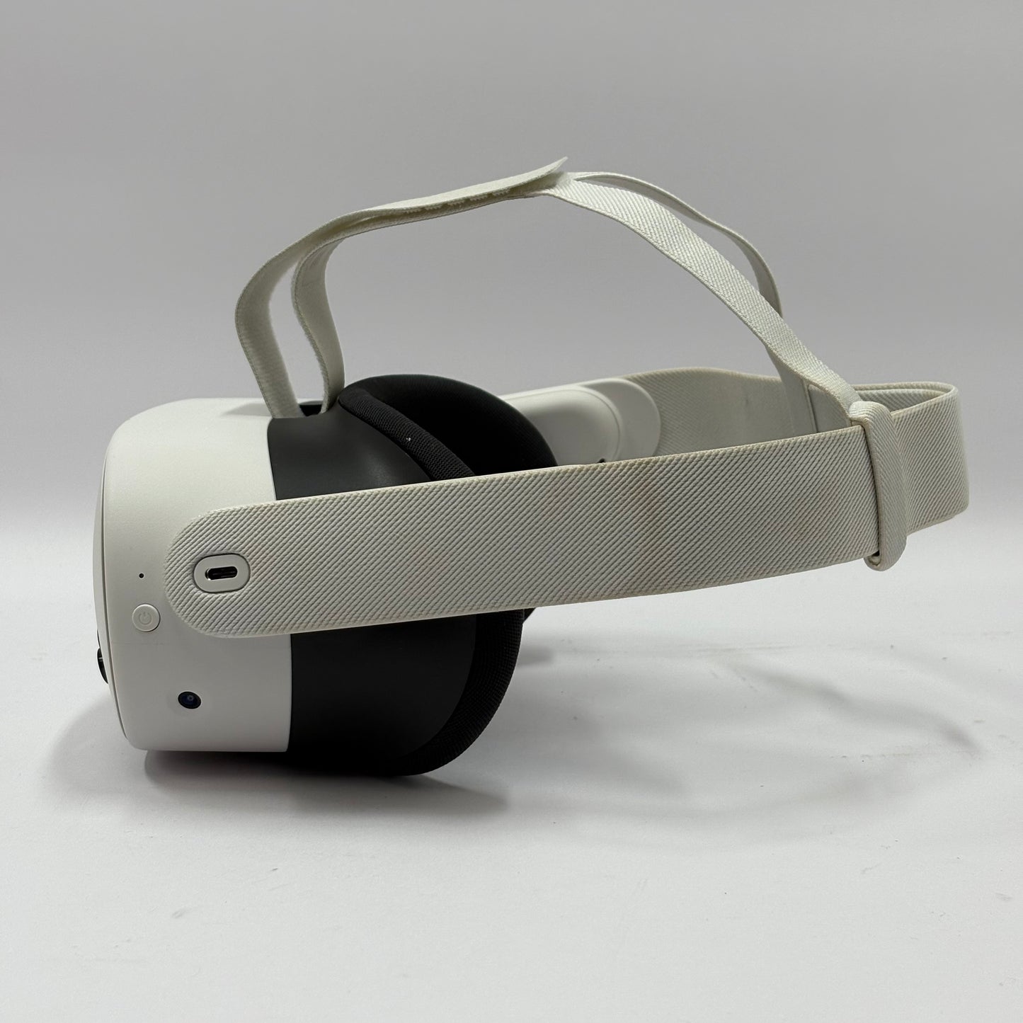 Meta Quest 3S 128GB Standalone All-in-One VR Headset P97