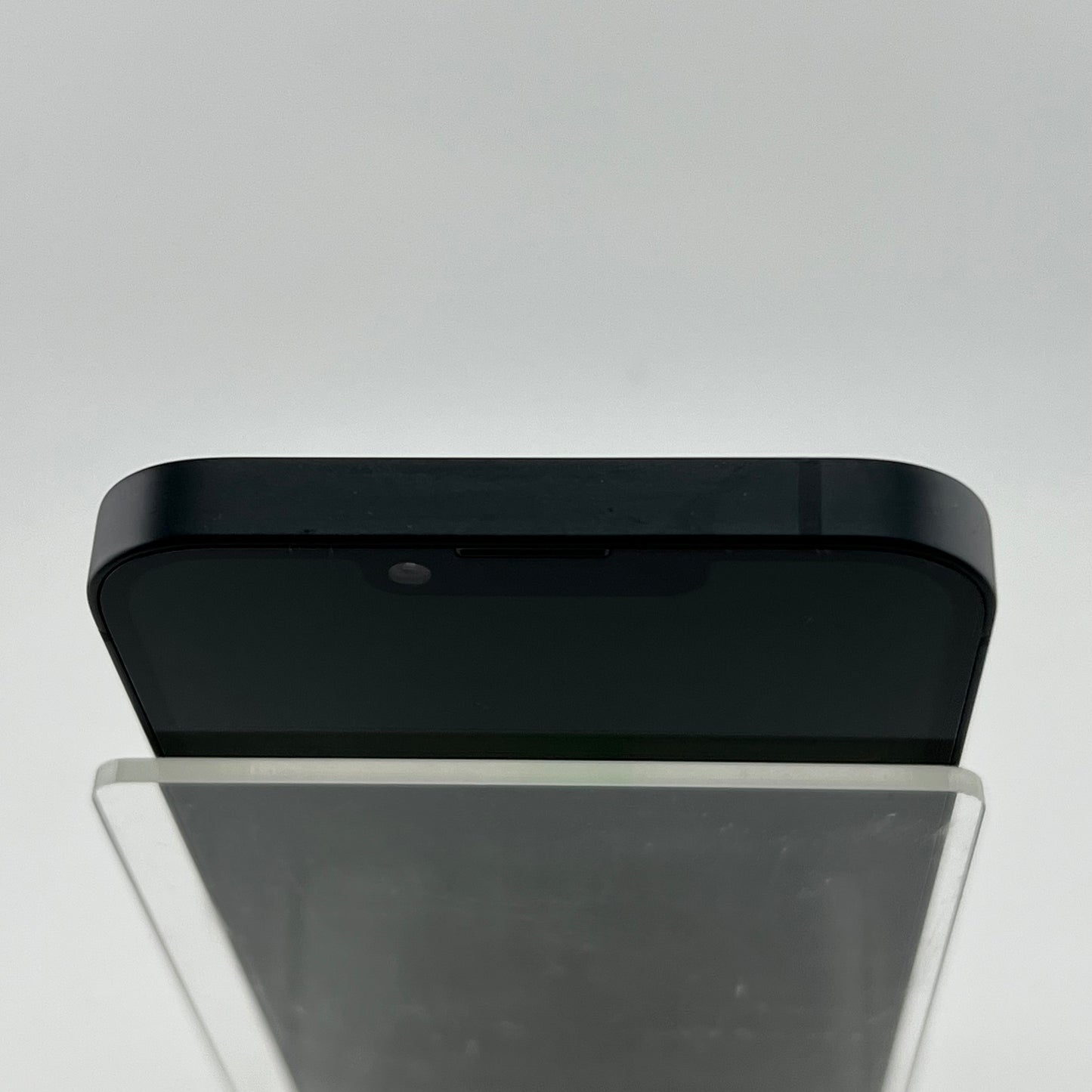 T-Mobile Apple iPhone 16e 128GB 18.6.2 Black MD0D4LL/A