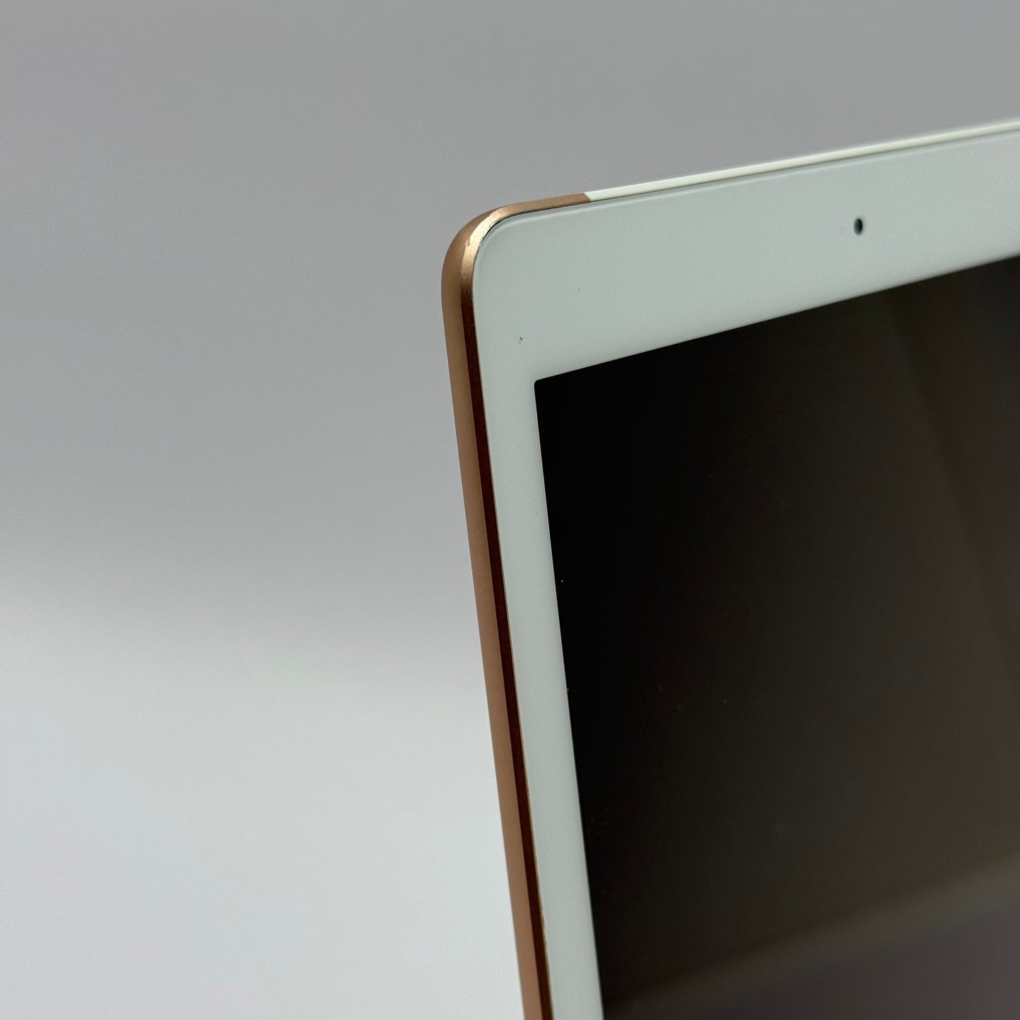 Unlocked Apple iPad 6th Gen 32GB 16.3.1 Gold A1954