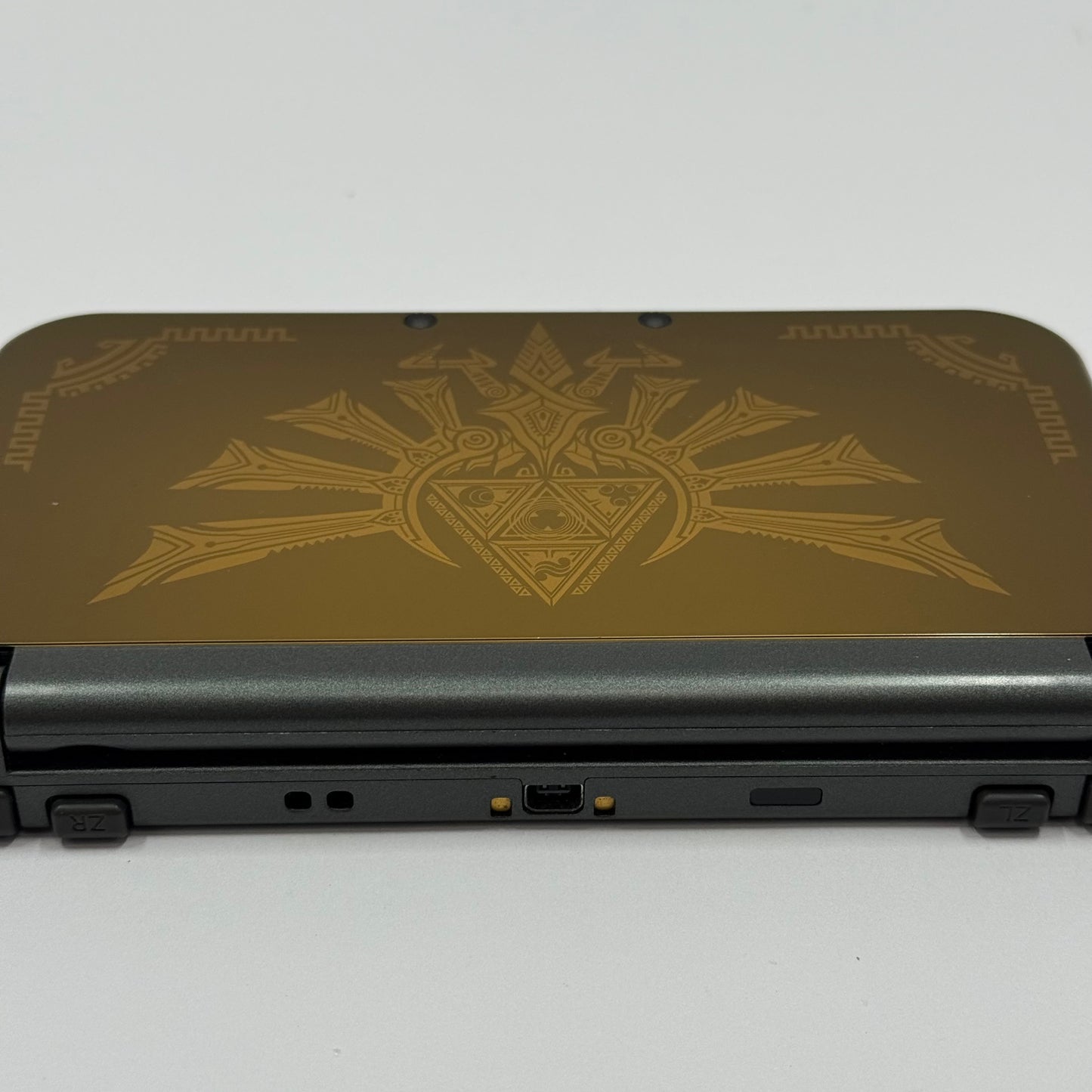 New Nintendo 3DS XL Handheld Game Console RED-001 Legend of Zelda Hyrule Edition