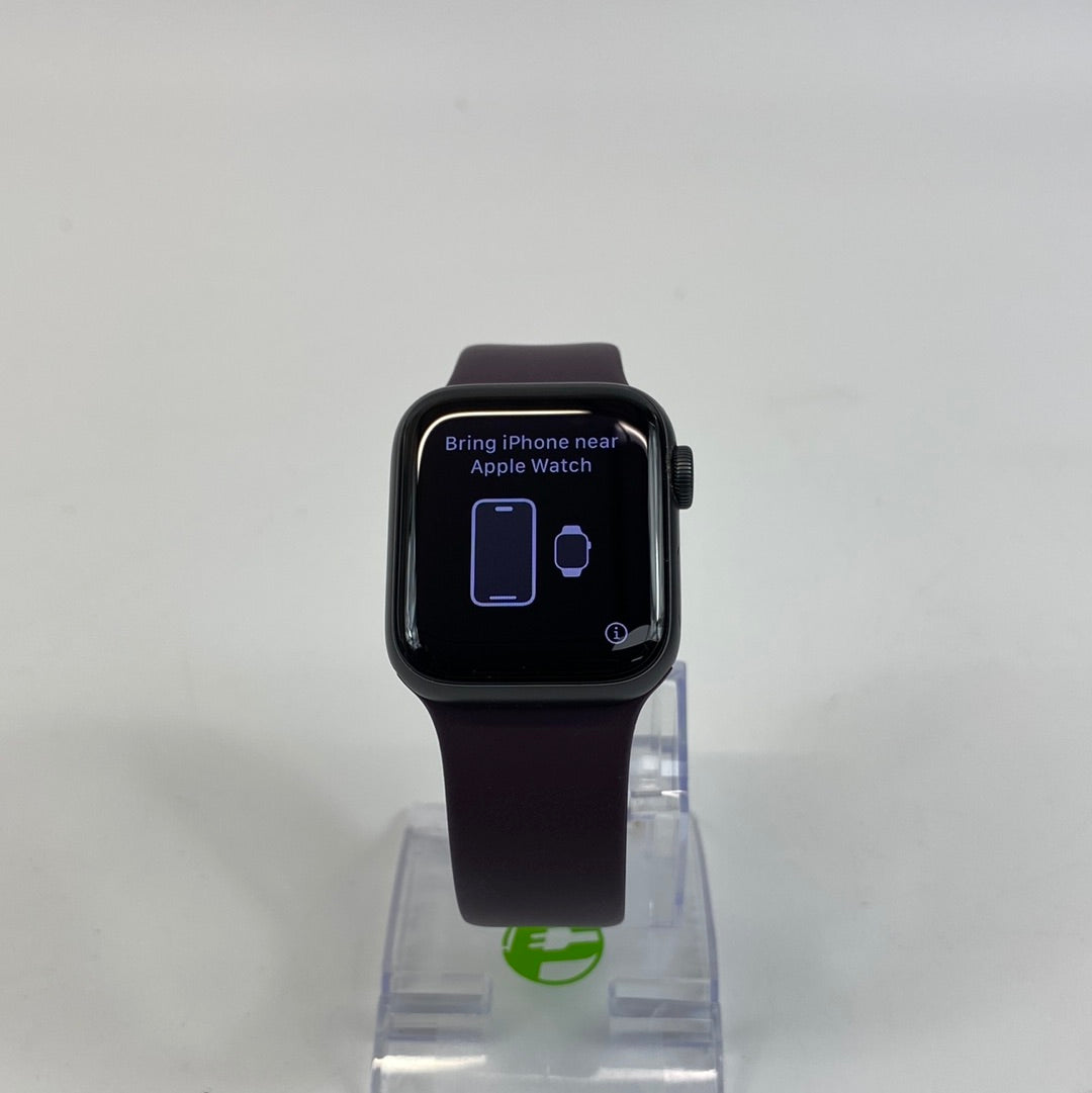 GPS Only Apple Watch SE 1st Gen 40mm Aluminum Space Gray MKQ13LL/A A2351