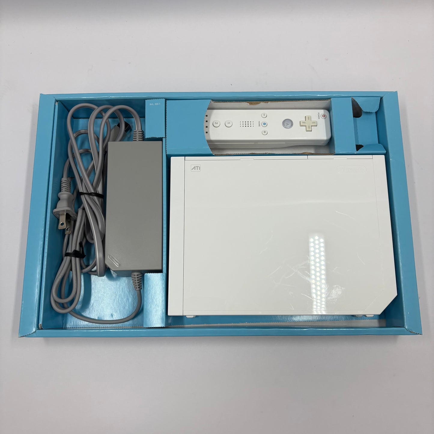 Nintendo Wii Video Game Console RVL-001 White (Wii Sports Bundle)