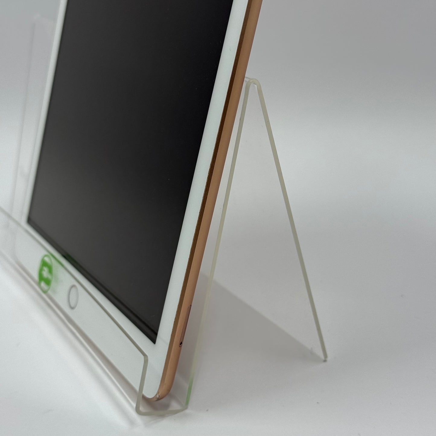 Unlocked Apple iPad 6th Gen 32GB 16.3.1 Gold A1954