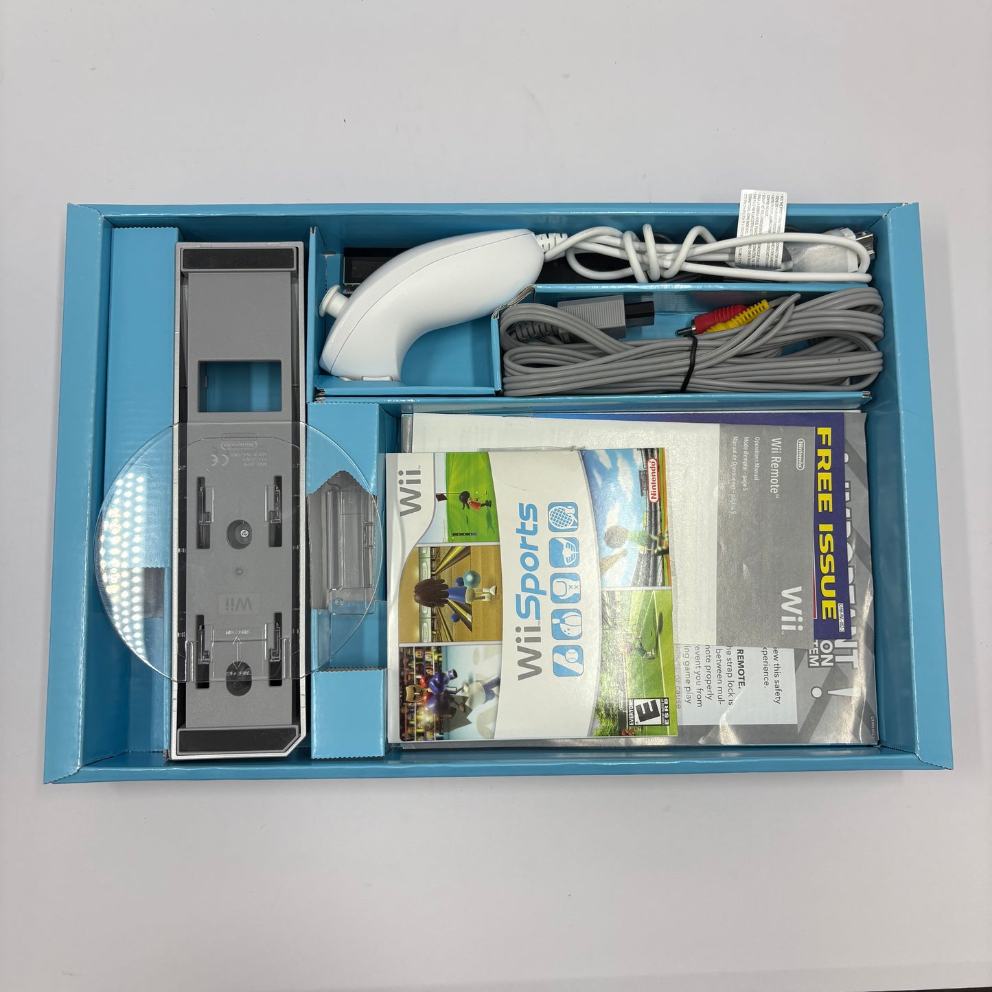 Nintendo Wii Video Game Console RVL-001 White (Wii Sports Bundle)