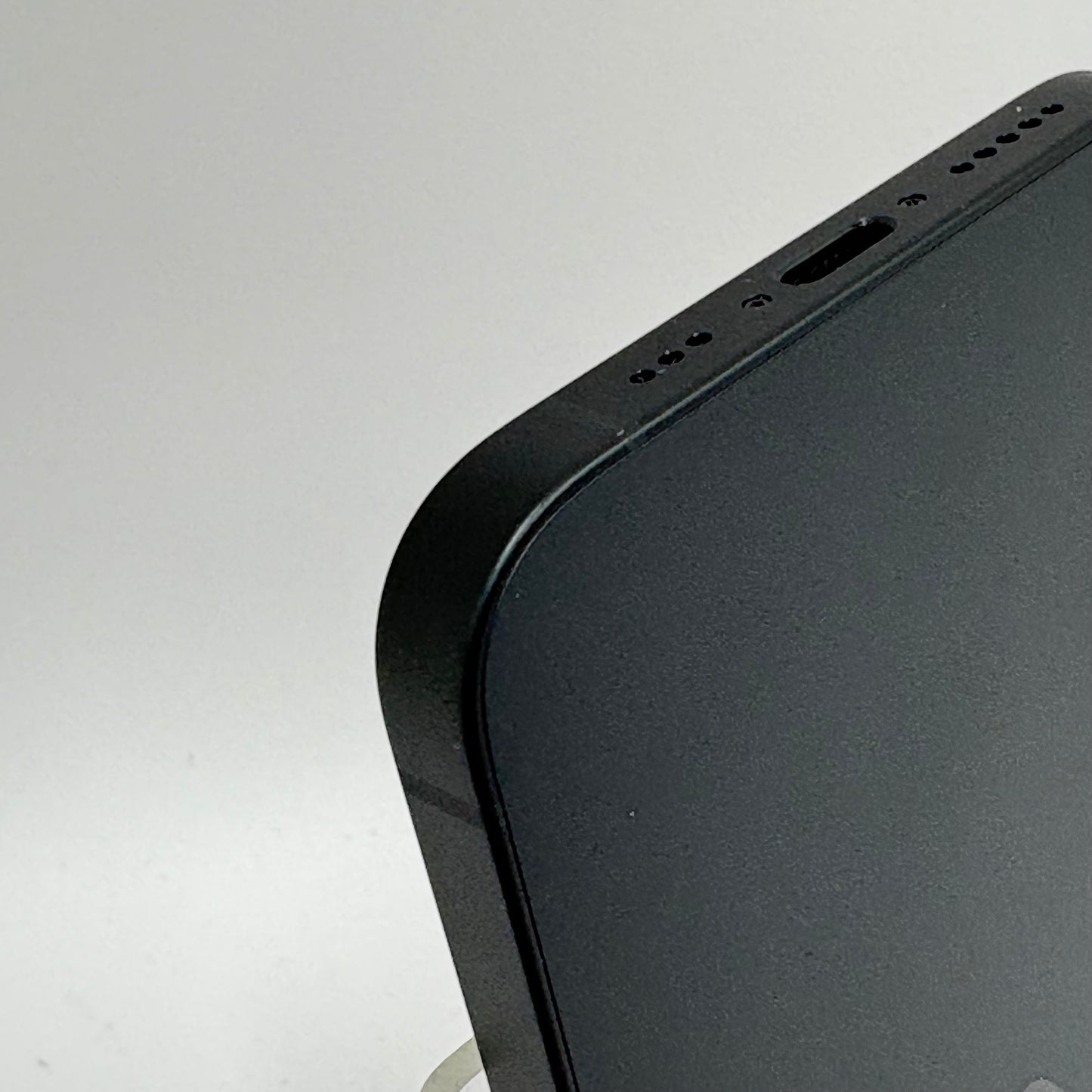 Unlocked Apple iPhone 16e 128GB Black MD0D4LL/A