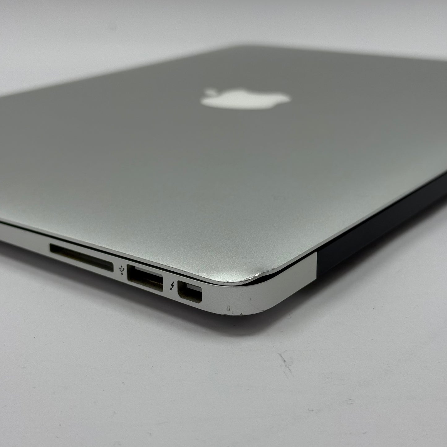 2017 Apple MacBook Air 13.3" i5 1.8GHz 8GB RAM 128GB SSD Silver A1466