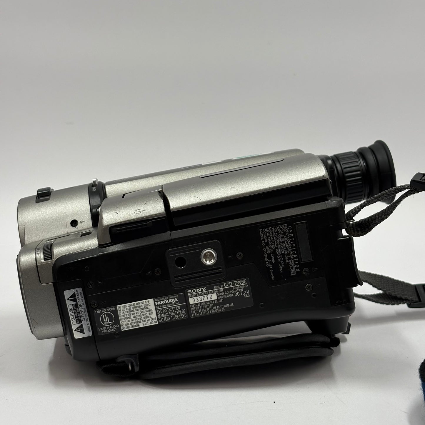 Sony Handycam Vision Cassette Video Camcorder CCD-TRV65 Camera Only