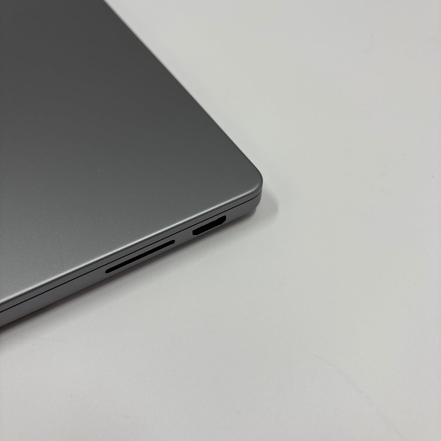 2023 Apple MacBook Pro 14" M3 10C GPU 4.0GHz 8GB RAM 512GB SSD A2918