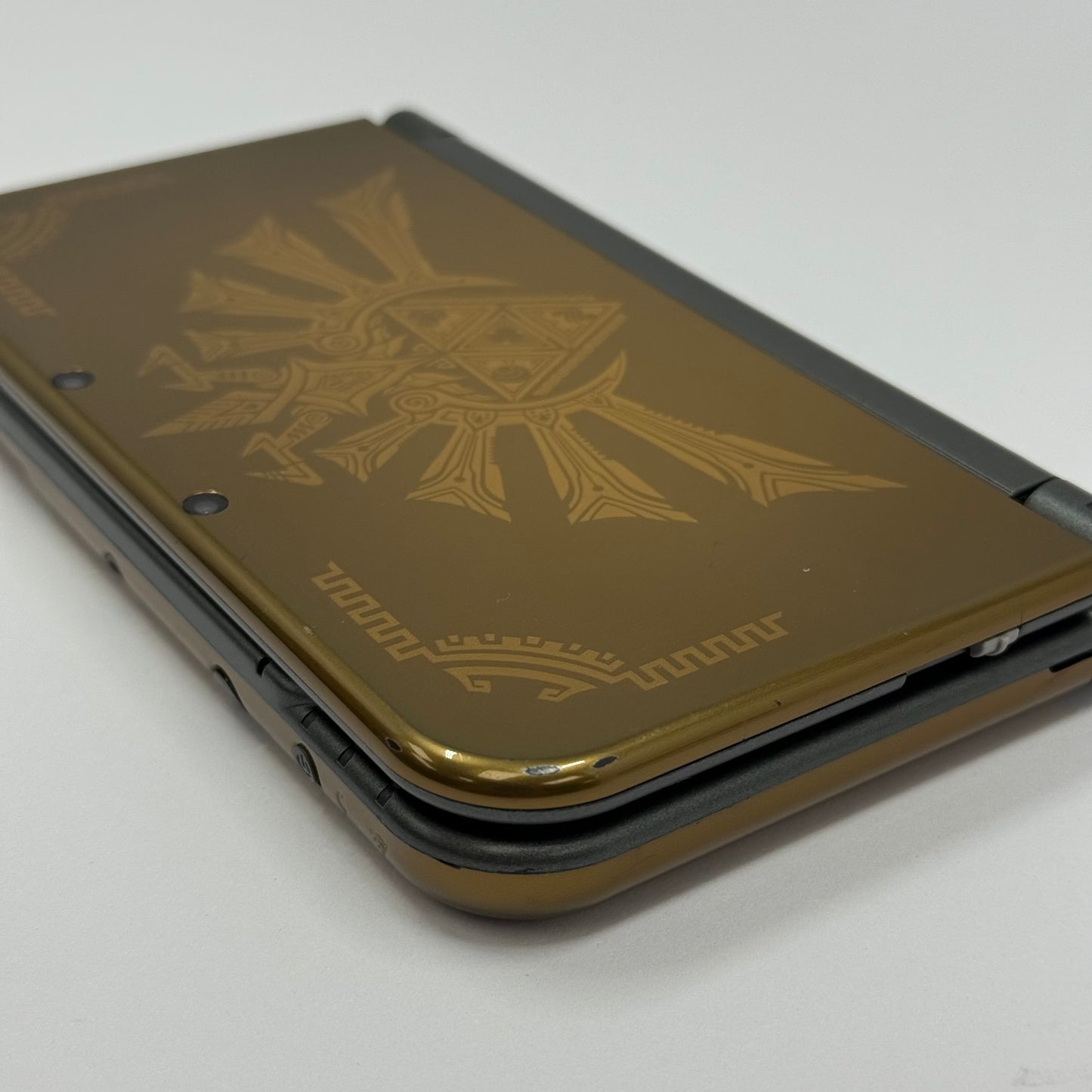 New Nintendo 3DS XL Handheld Game Console RED-001 Legend of Zelda Hyrule Edition