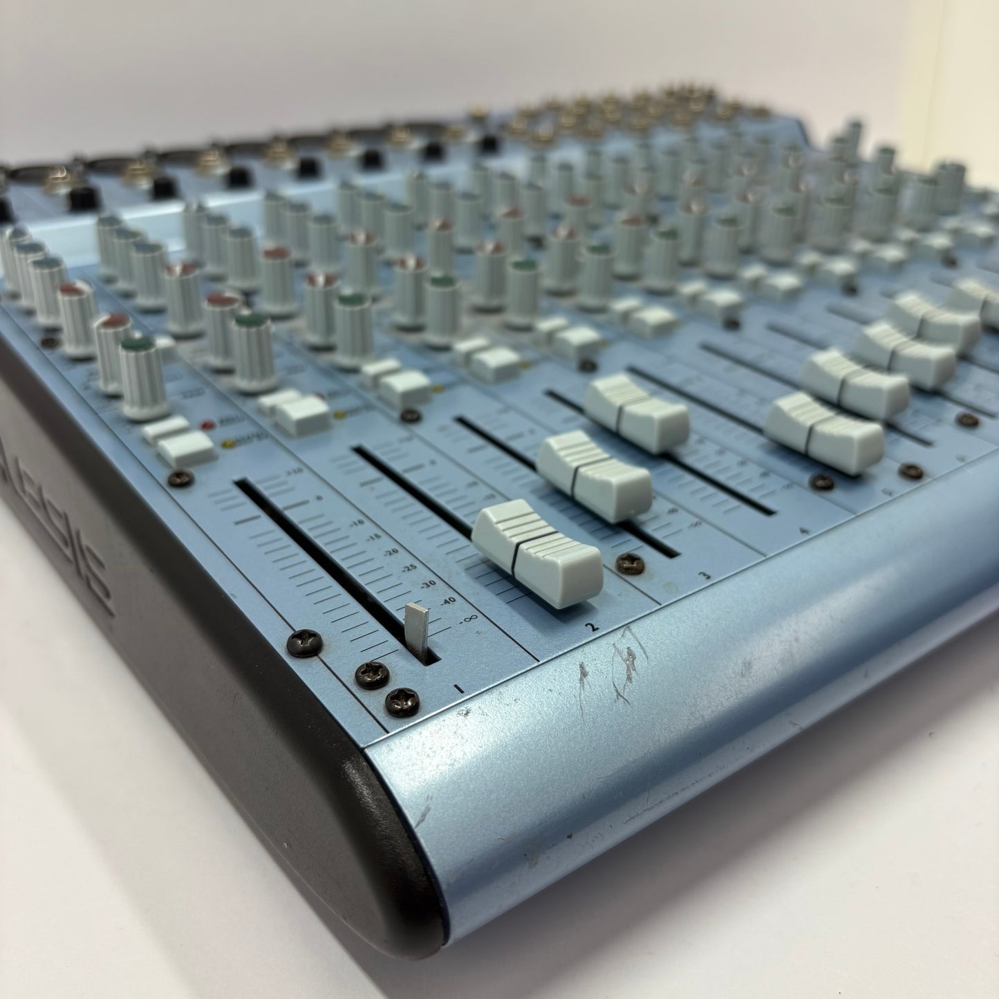ALESIS MultiMix 16 USB FX 16-Channel DJ Mixer With Power Supply