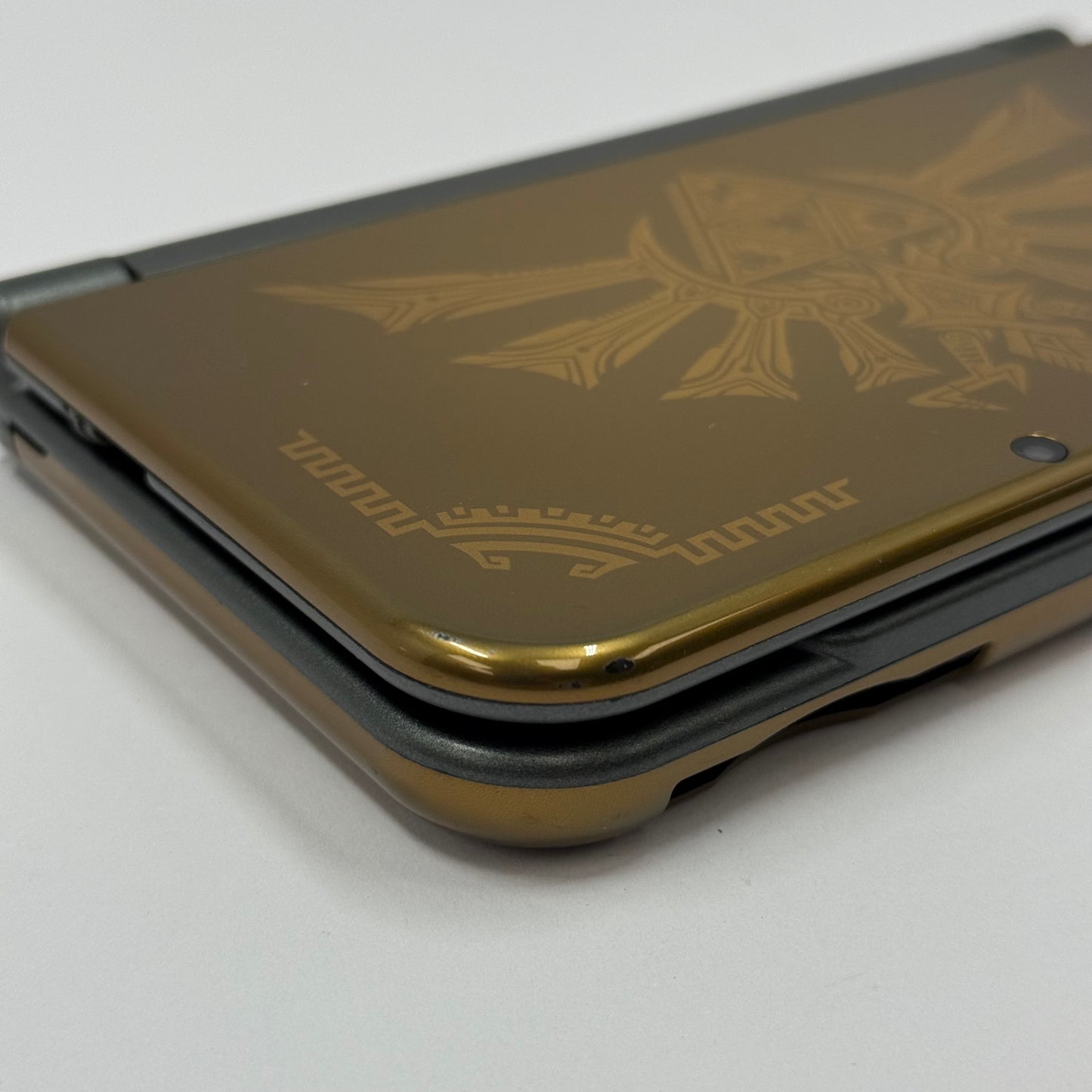 New Nintendo 3DS XL Handheld Game Console RED-001 Legend of Zelda Hyrule Edition