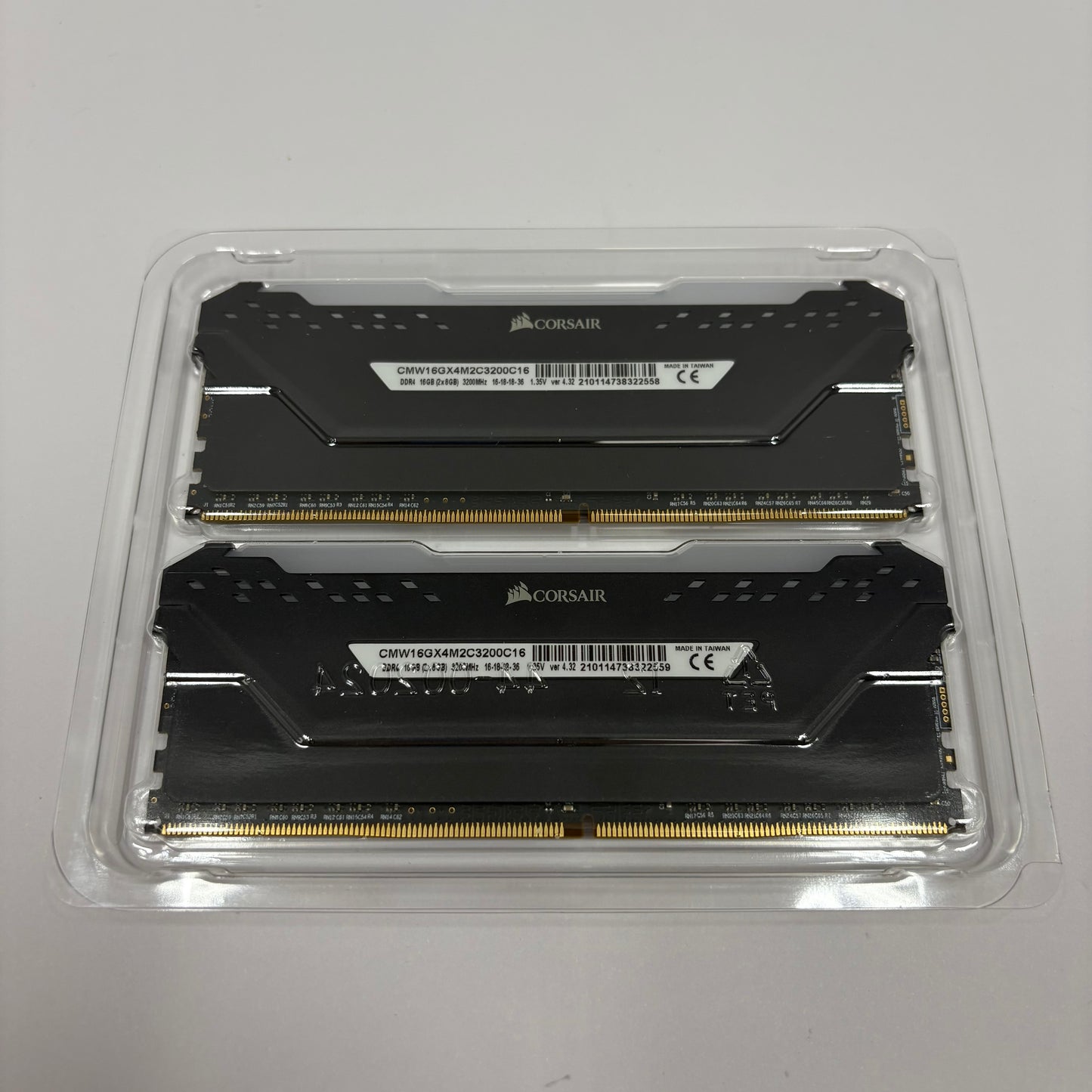 Corsair Vengeance RGB Pro 16GB (2x8GB) RAM DDR4 3200MHz CMW16GX4M2C3200C16W