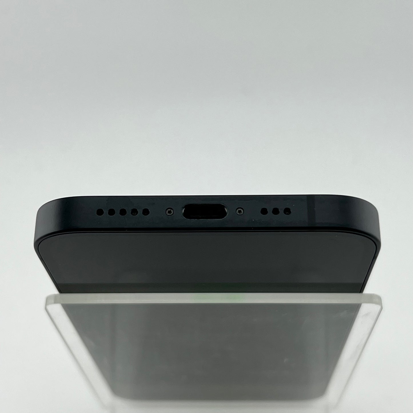 T-Mobile Apple iPhone 16e 128GB 18.6.2 Black MD0D4LL/A