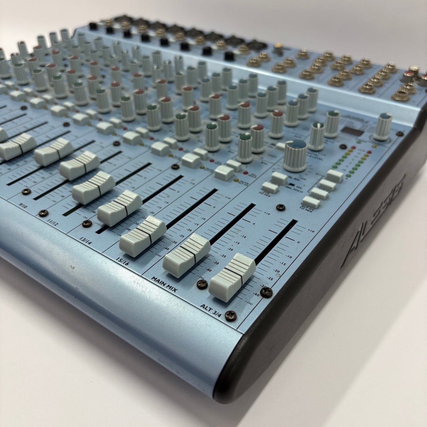 ALESIS MultiMix 16 USB FX 16-Channel DJ Mixer With Power Supply