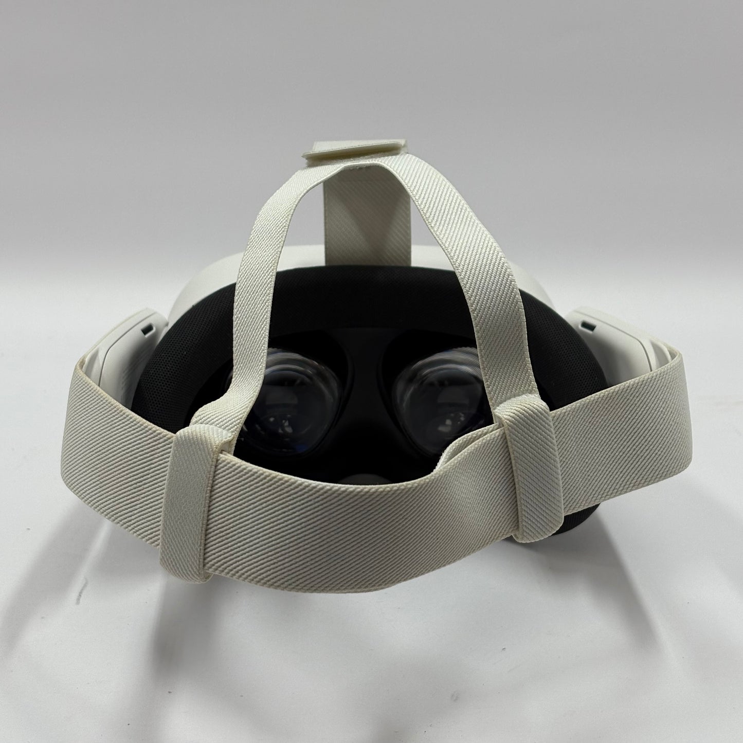 Meta Quest 3S 128GB Standalone All-in-One VR Headset P97