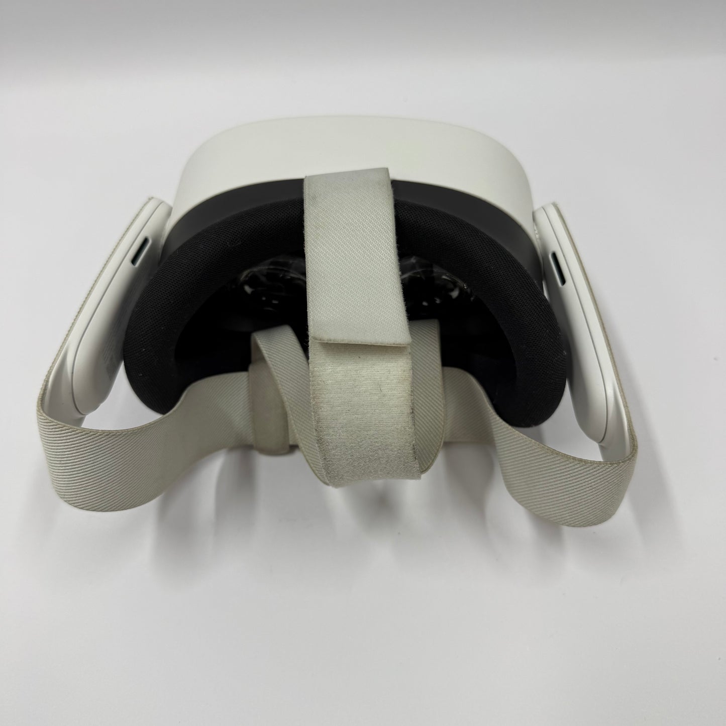 Meta Quest 3S 128GB Standalone All-in-One VR Headset P97