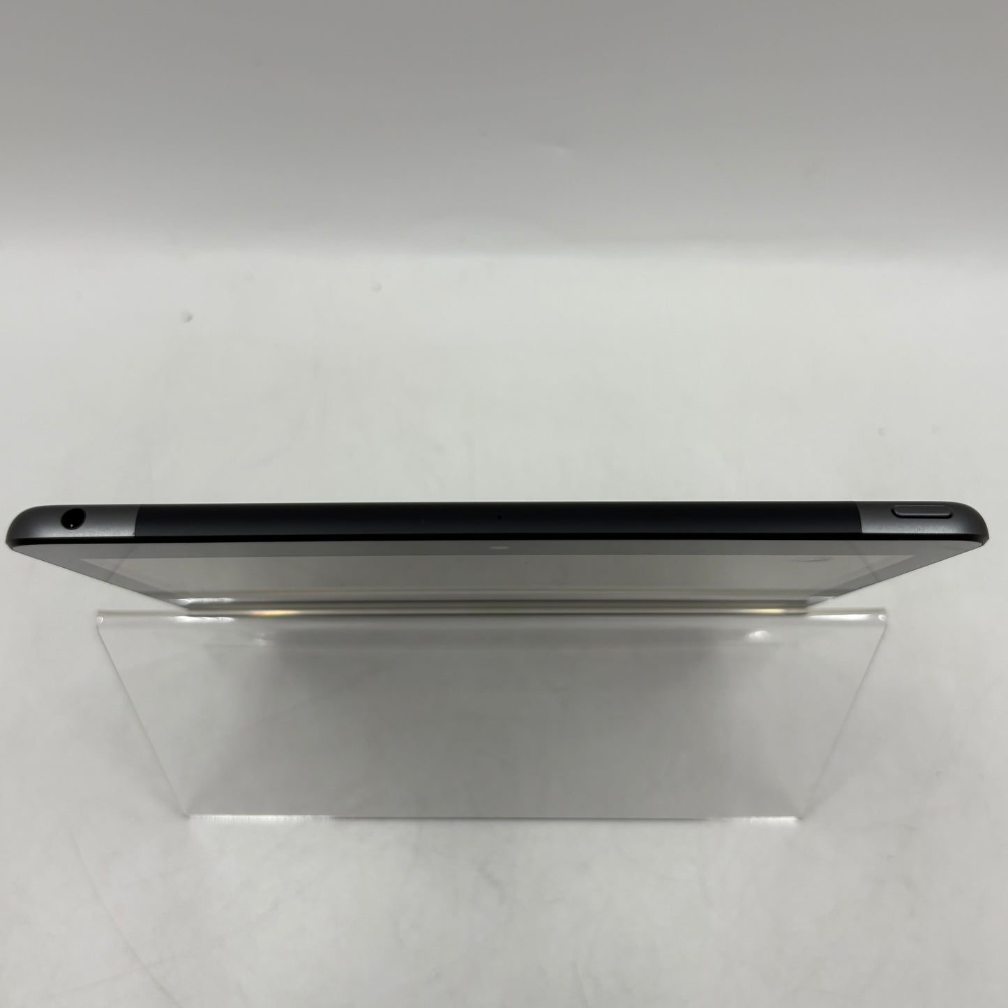 Unlocked Apple iPad 9th Gen 64GB 18.3.2 Space Gray MK663LL/A