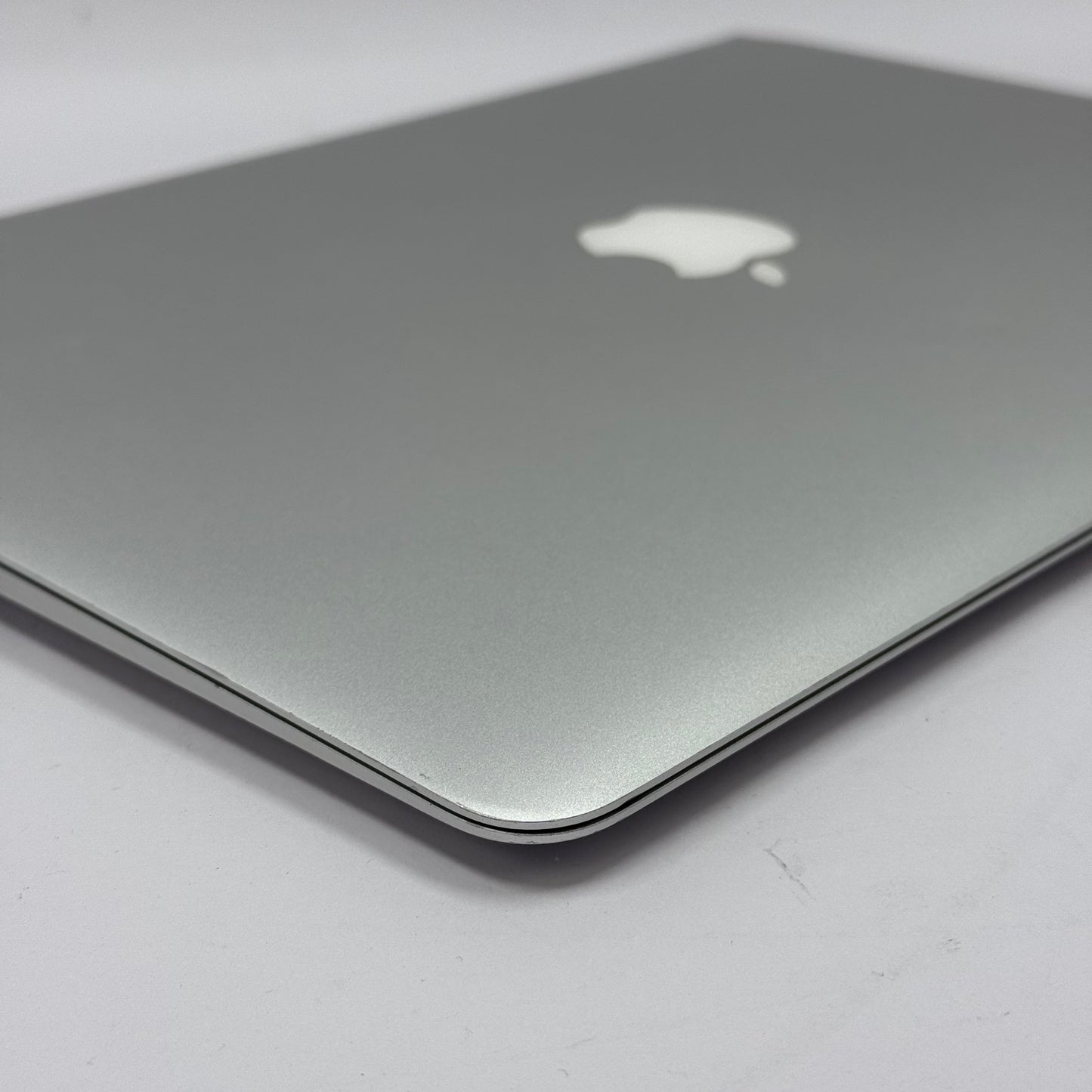 2017 Apple MacBook Air 13.3" i5 1.8GHz 8GB RAM 128GB SSD Silver A1466