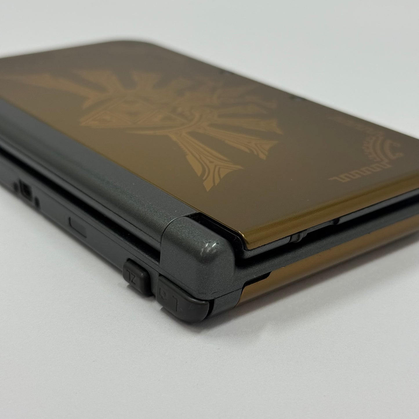 New Nintendo 3DS XL Handheld Game Console RED-001 Legend of Zelda Hyrule Edition