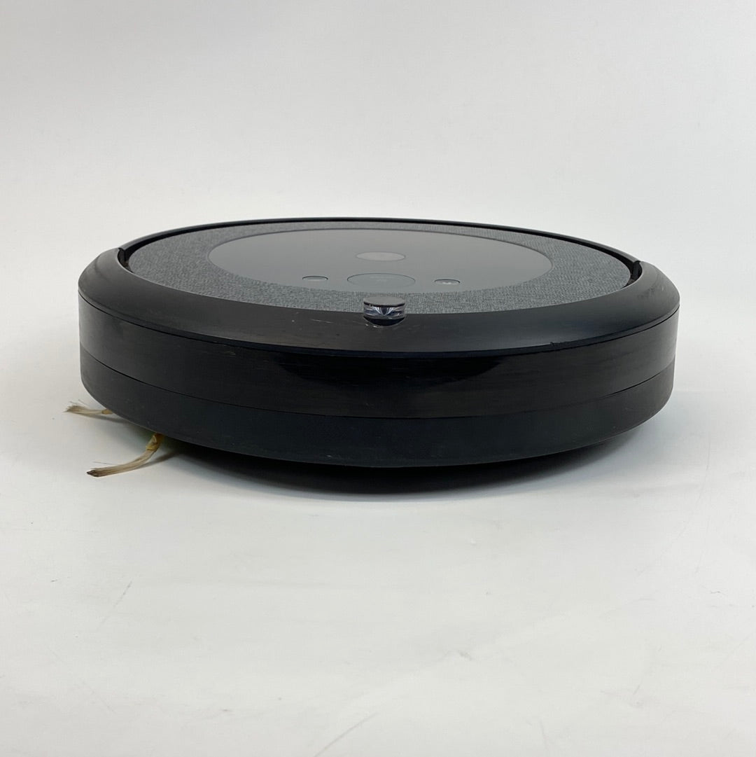 iRobot Roomba i3+ Robot Vacuum i3550 with Base and Replenishment kit