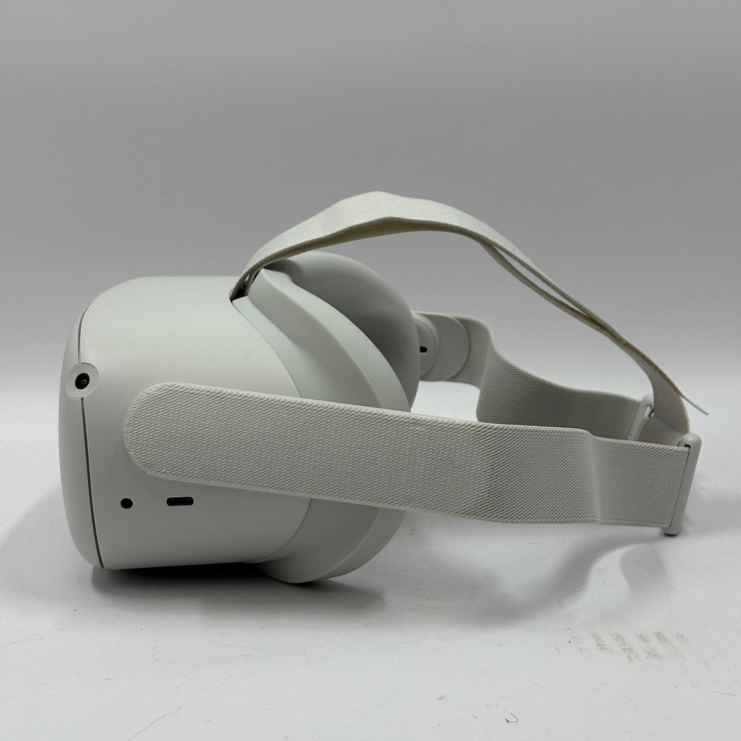 Oculus Quest 2 128GB Standalone All-in-One VR Headset KW49CM