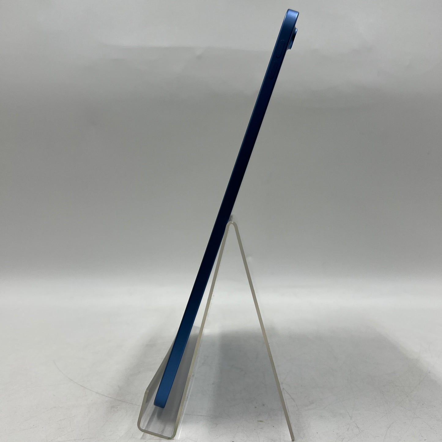 WiFi Only Apple iPad 10th Gen 64GB 17.5.1 Blue MPQ13LL/A