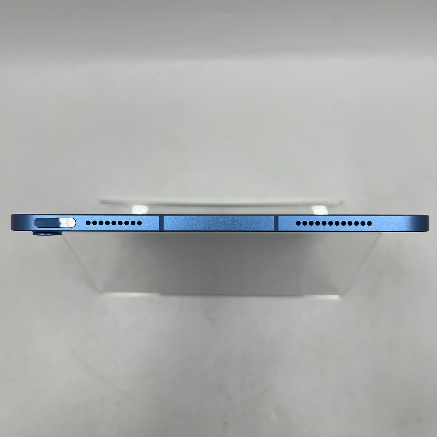 Unlocked Apple iPad 10th Gen 64GB 18.3.2 Blue MQ6K3LL/A