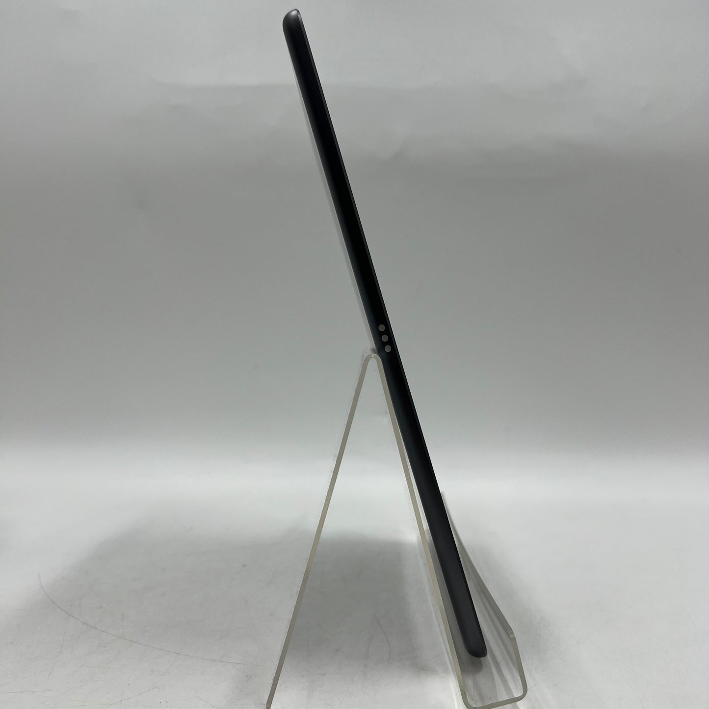 WiFi Only Apple iPad 9th Gen 64GB 18.3.2 Space Gray MK2K3LL/A