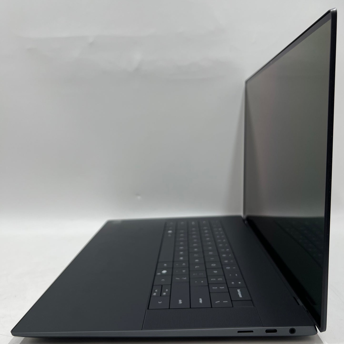 Dell XPS 16 9640 16.3 Ultra 9 185H 64GB RAM 1TB SSD GeForce RTX 4070