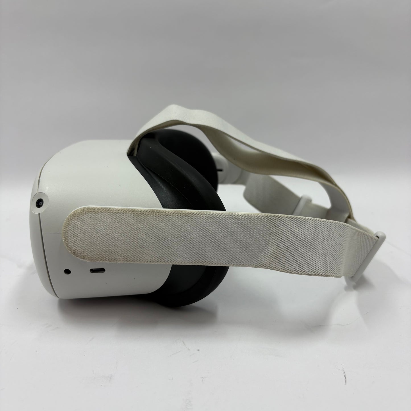 Oculus Quest 2 64GB Standalone All-in-One VR Headset KW49CM