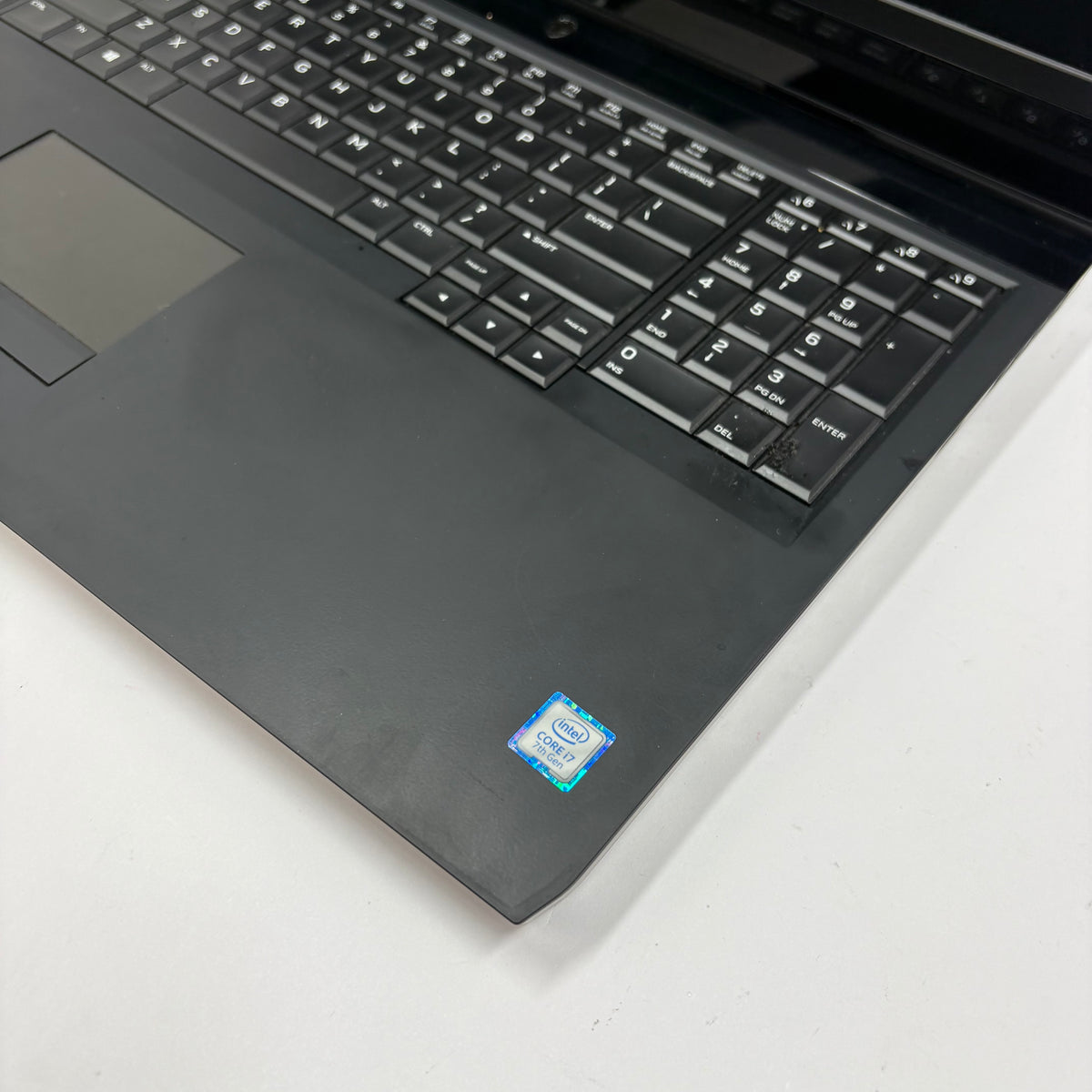 Alienware 17 R4 17.3" i7-7700HQ 16GB RAM 128GB SSD 1TB HDD GeForce GTX 1070