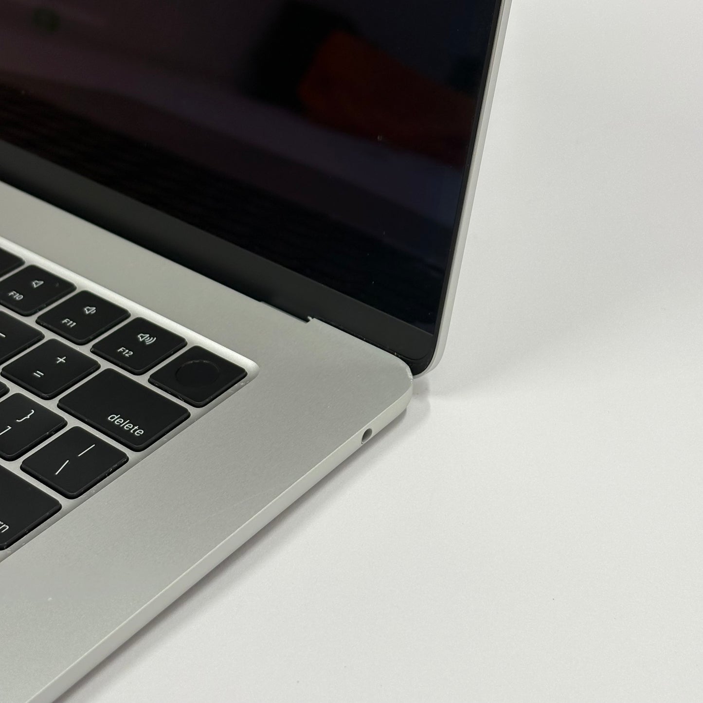 2024 Apple MacBook Air 15" M3 4.0GHz 8GB RAM 512GB SSD Silver A3114