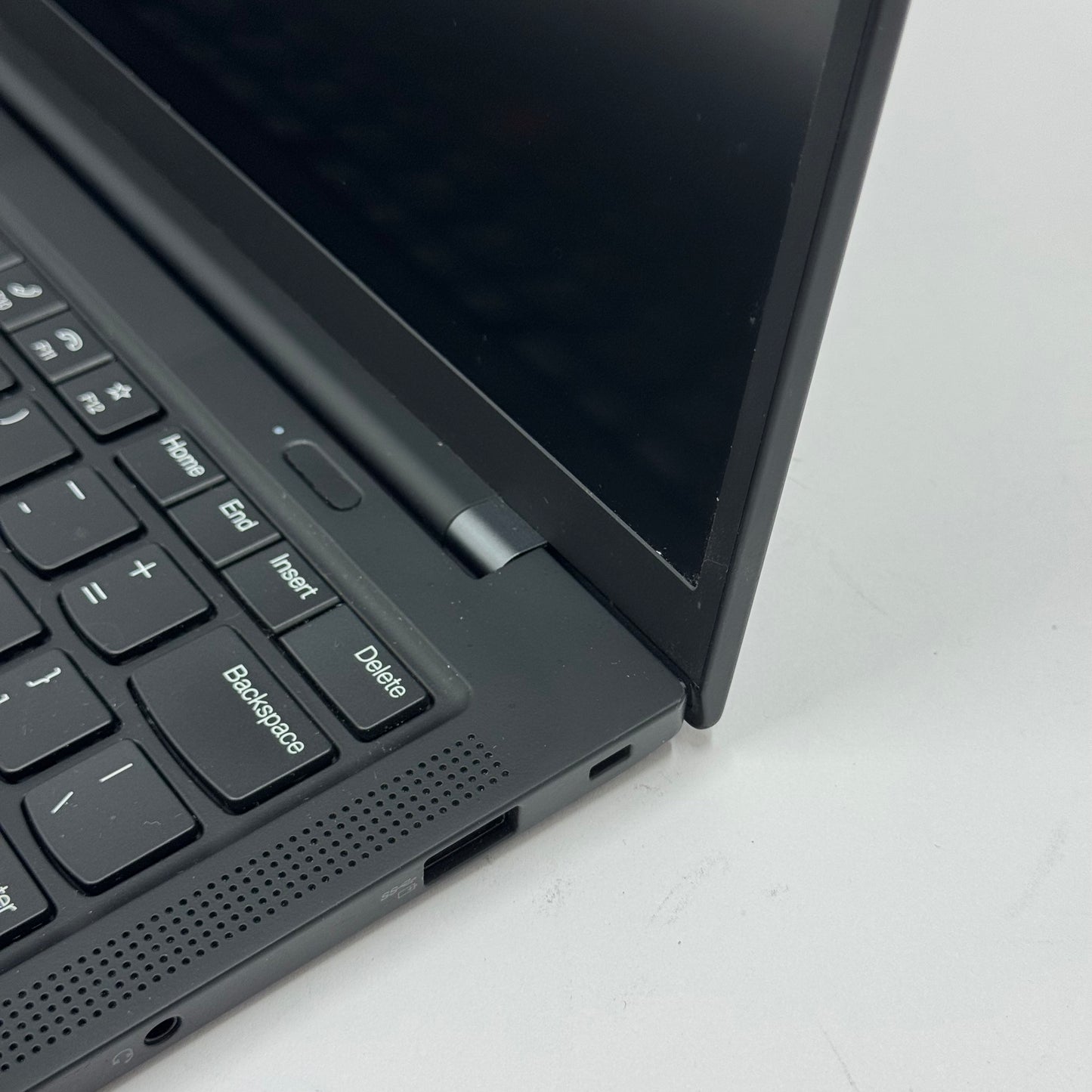 Lenovo ThinkPad X1 Carbon Gen 9 20XW003EUS 14" i5-1135G7 8GB RAM 256GB SSD
