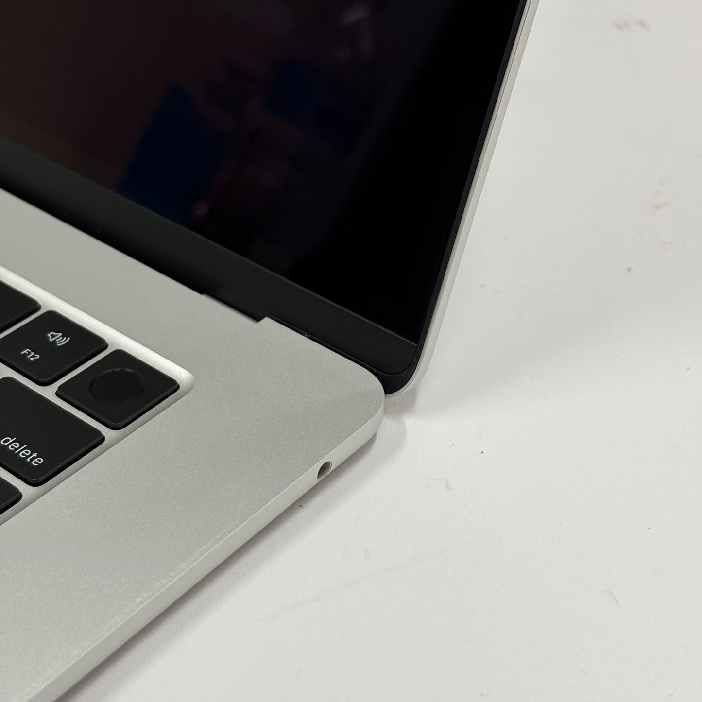 2024 Apple MacBook Air 15" M3 10C GPU 4.0GHz 24GB RAM 1TB SSD A3114