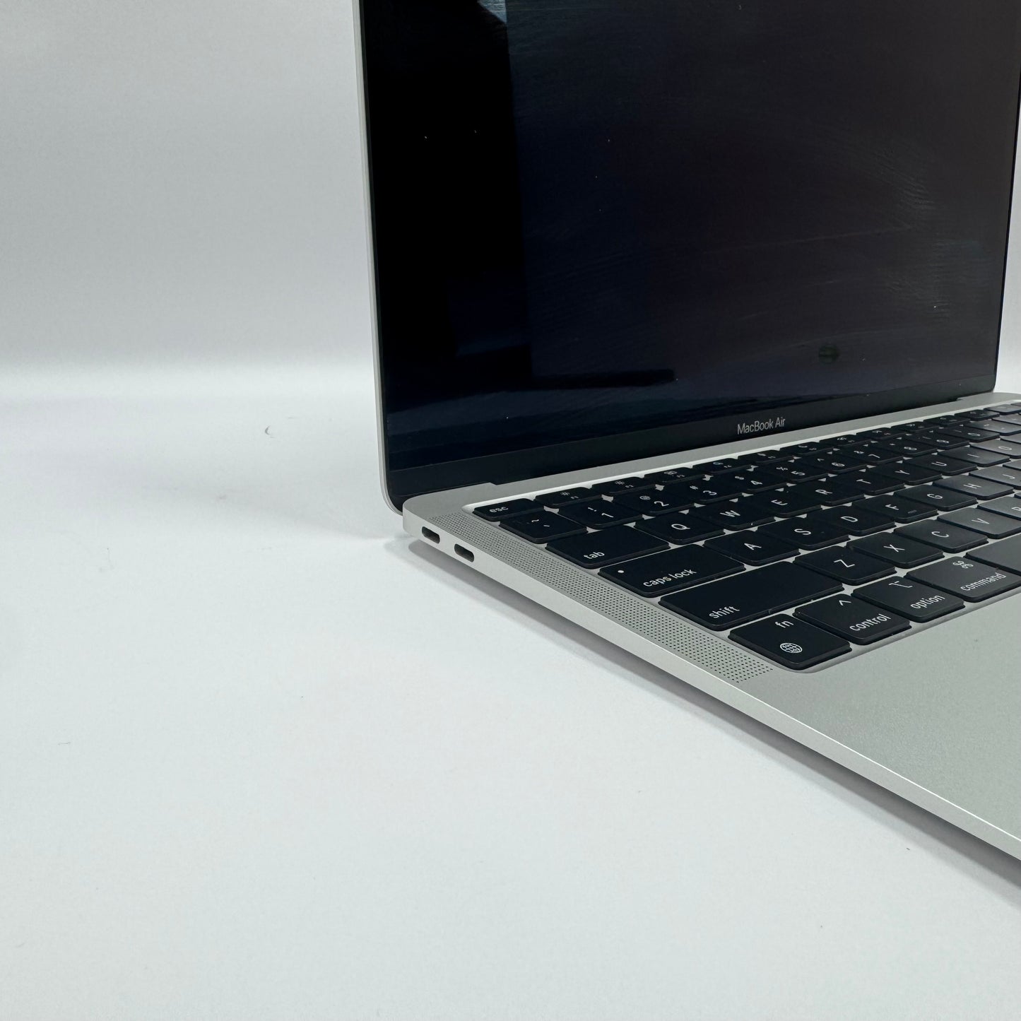 2020 Apple MacBook Air 13.3" M1 7C GPU 3.2GHz 8GB RAM 256GB SSD A2337