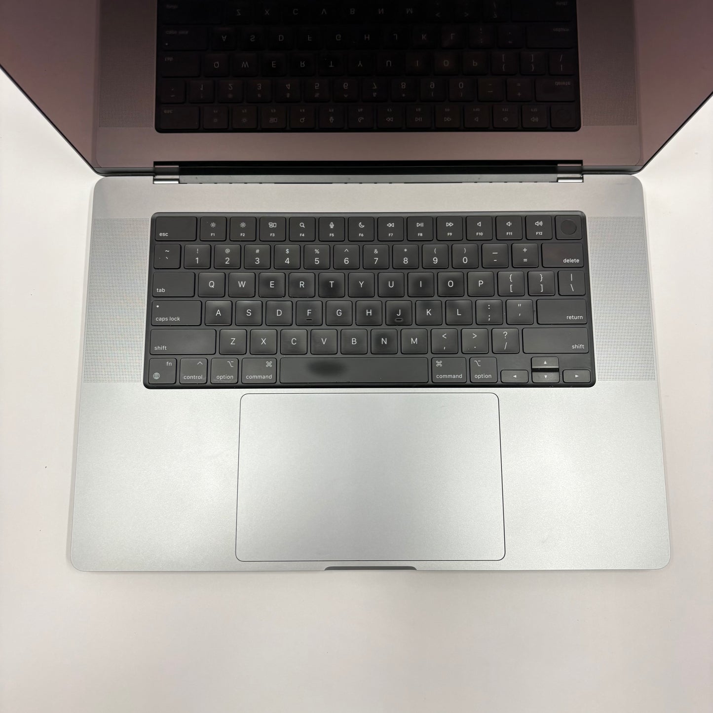 2021 Apple MacBook Pro 16" M1 Pro 16C GPU 3.2GHz 16GB RAM 2TB SSD A2485