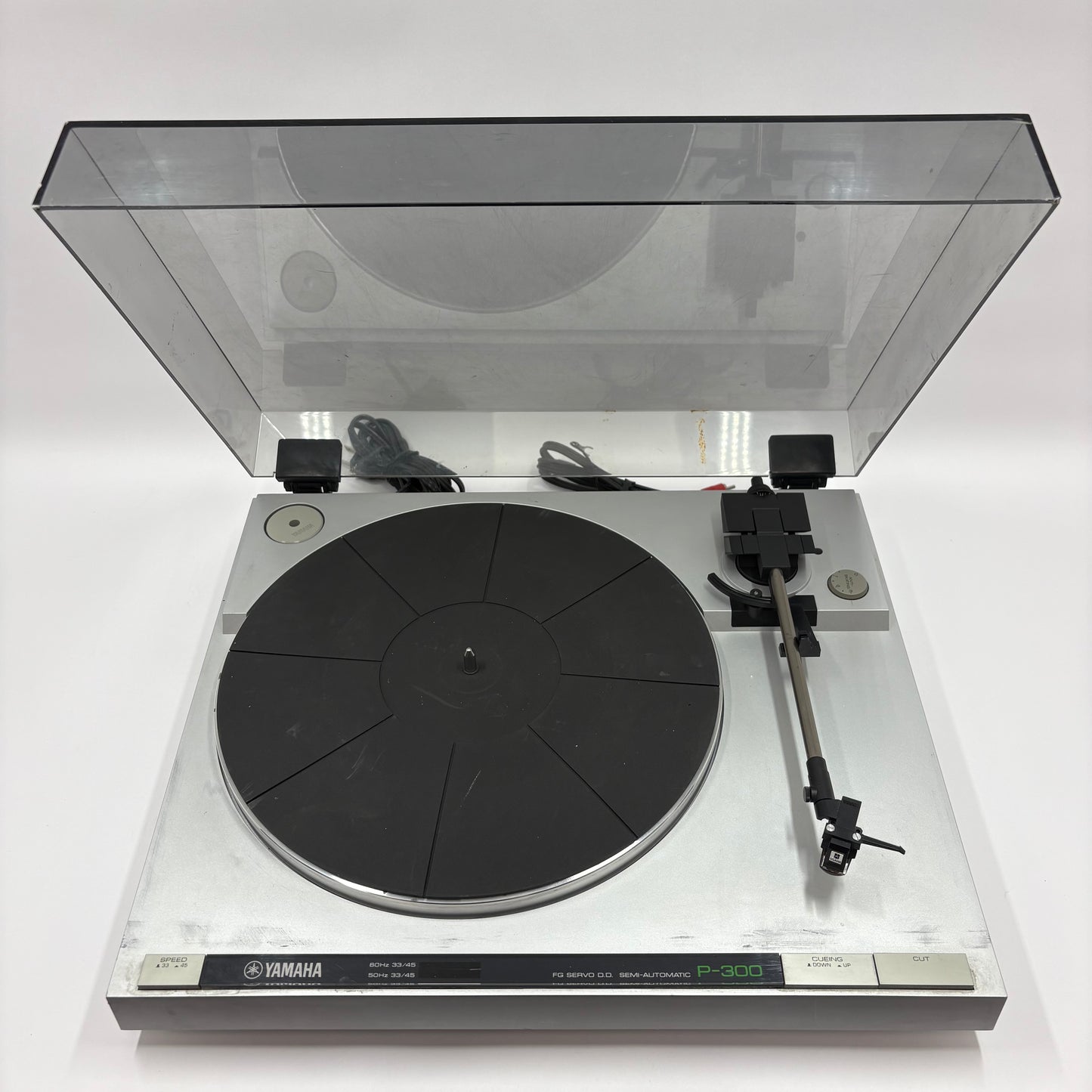 Yamaha P-300 Stereo Turntable