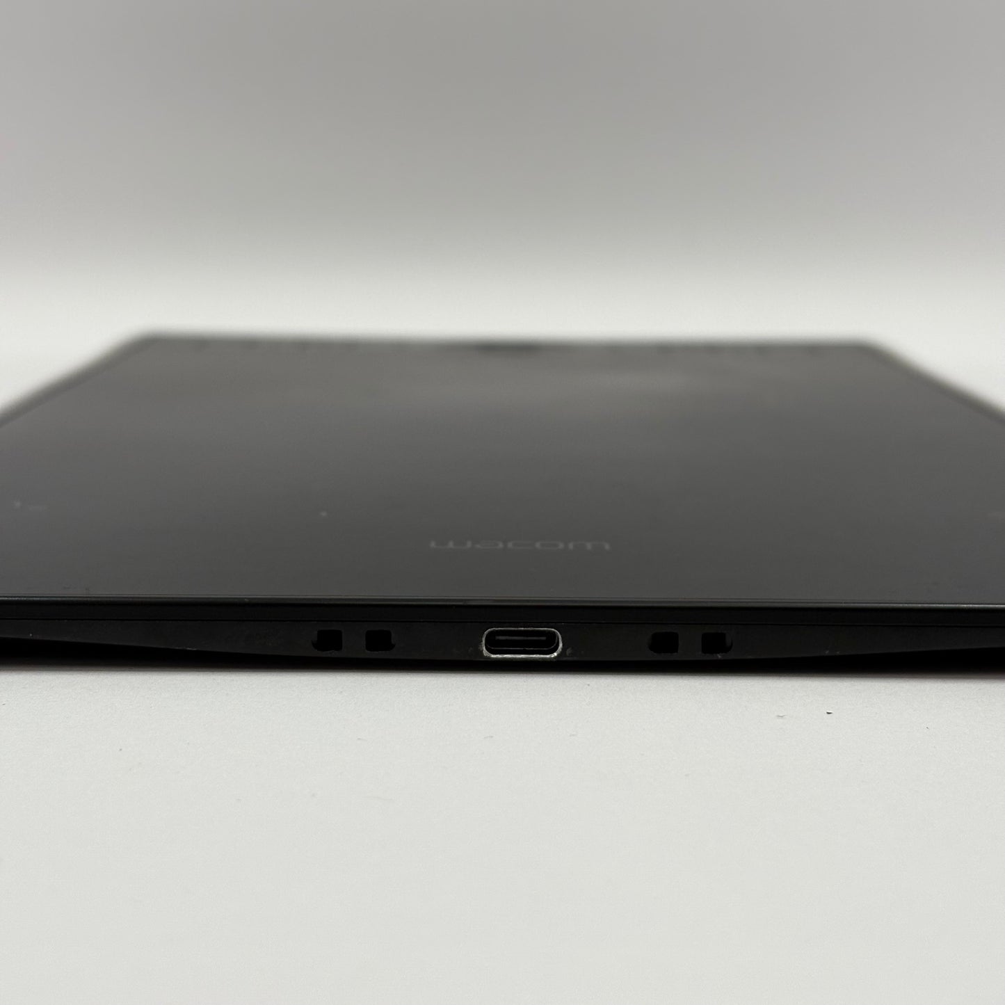 Wacom Intuos Pro Graphics Drawing Tablet  PTH660 with Pen and Stand