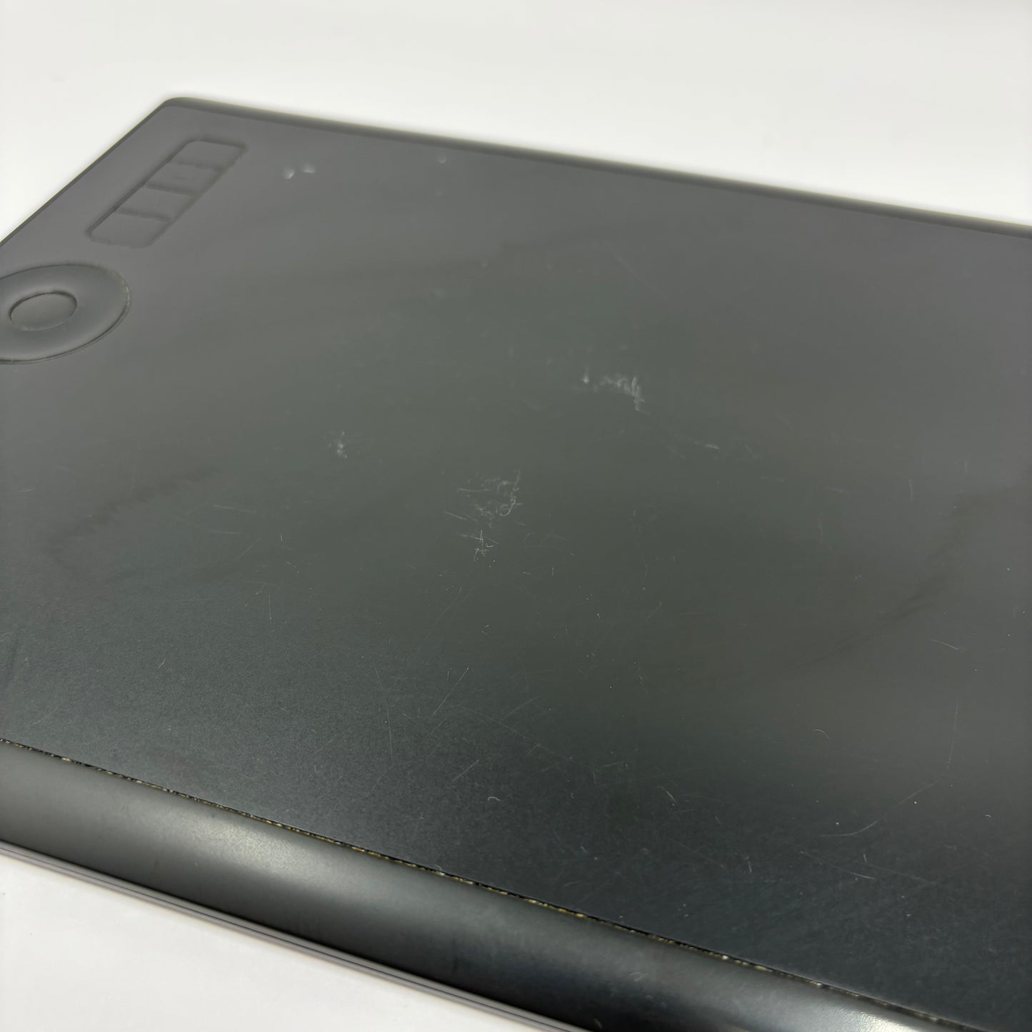 Wacom Intuos Pro Graphics Drawing Tablet  PTH660 with Pen and Stand