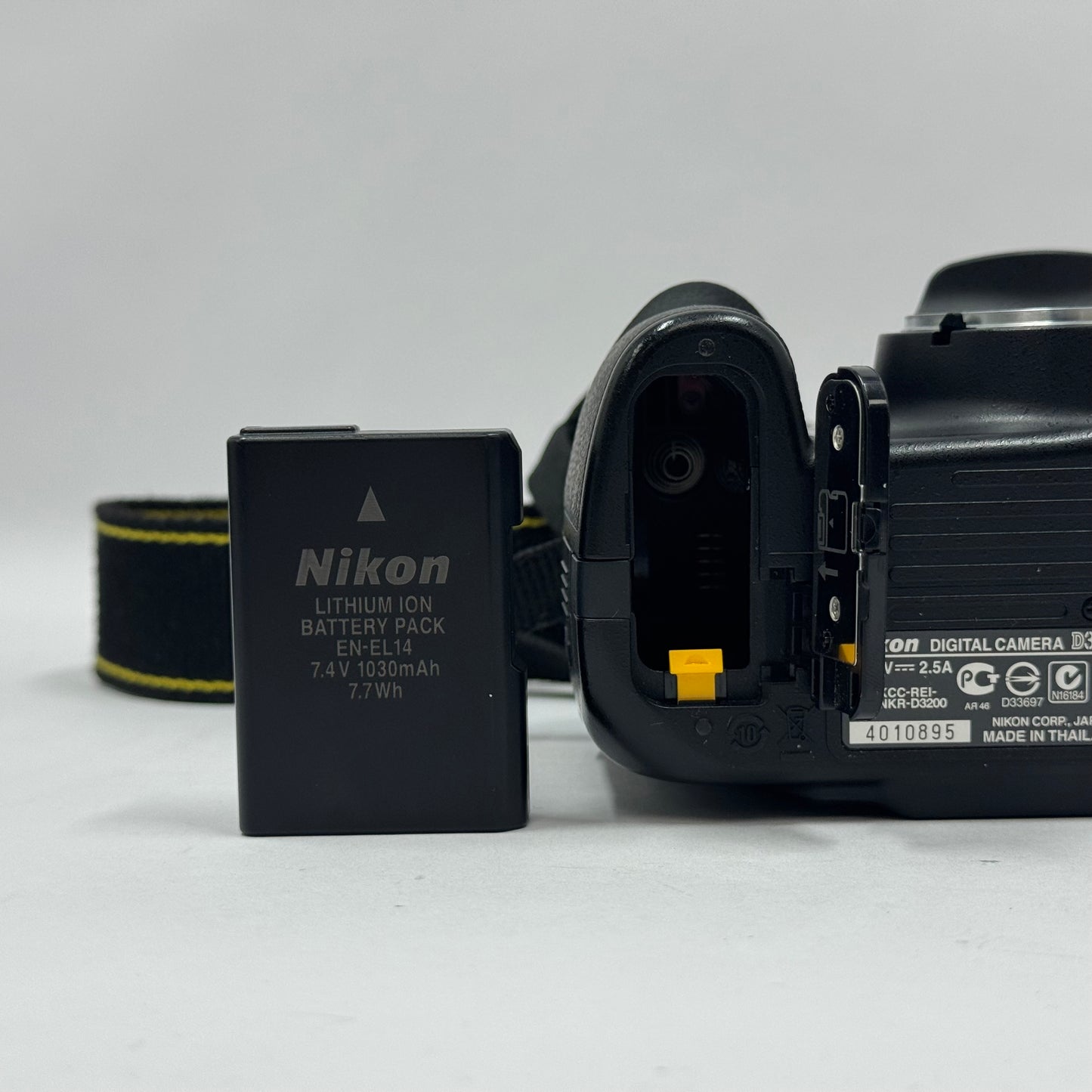 Nikon D3200 24.2MP Digital SLR DSLR Camera with 18-55mm Lens