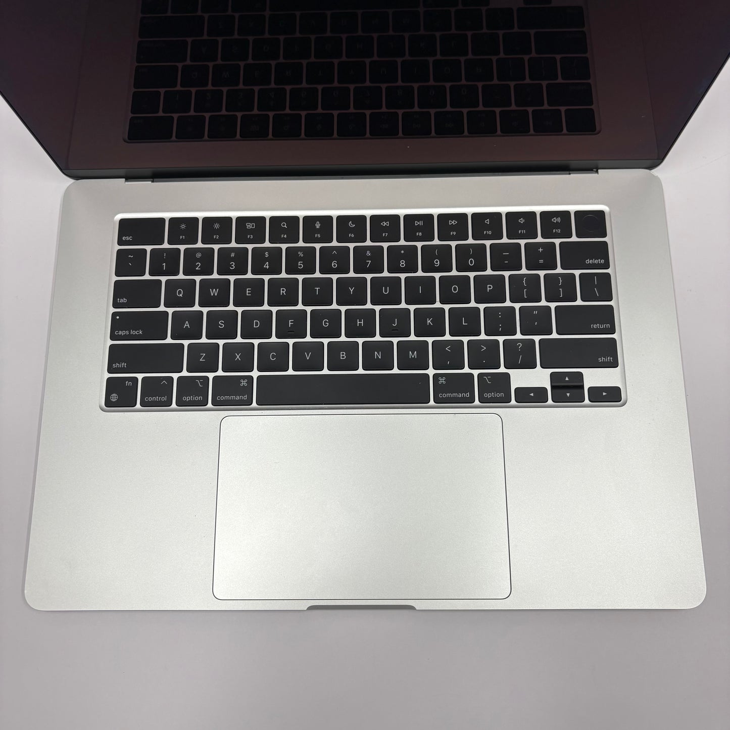 2024 Apple MacBook Air 15" M3 4.0GHz 8GB RAM 512GB SSD Silver A3114