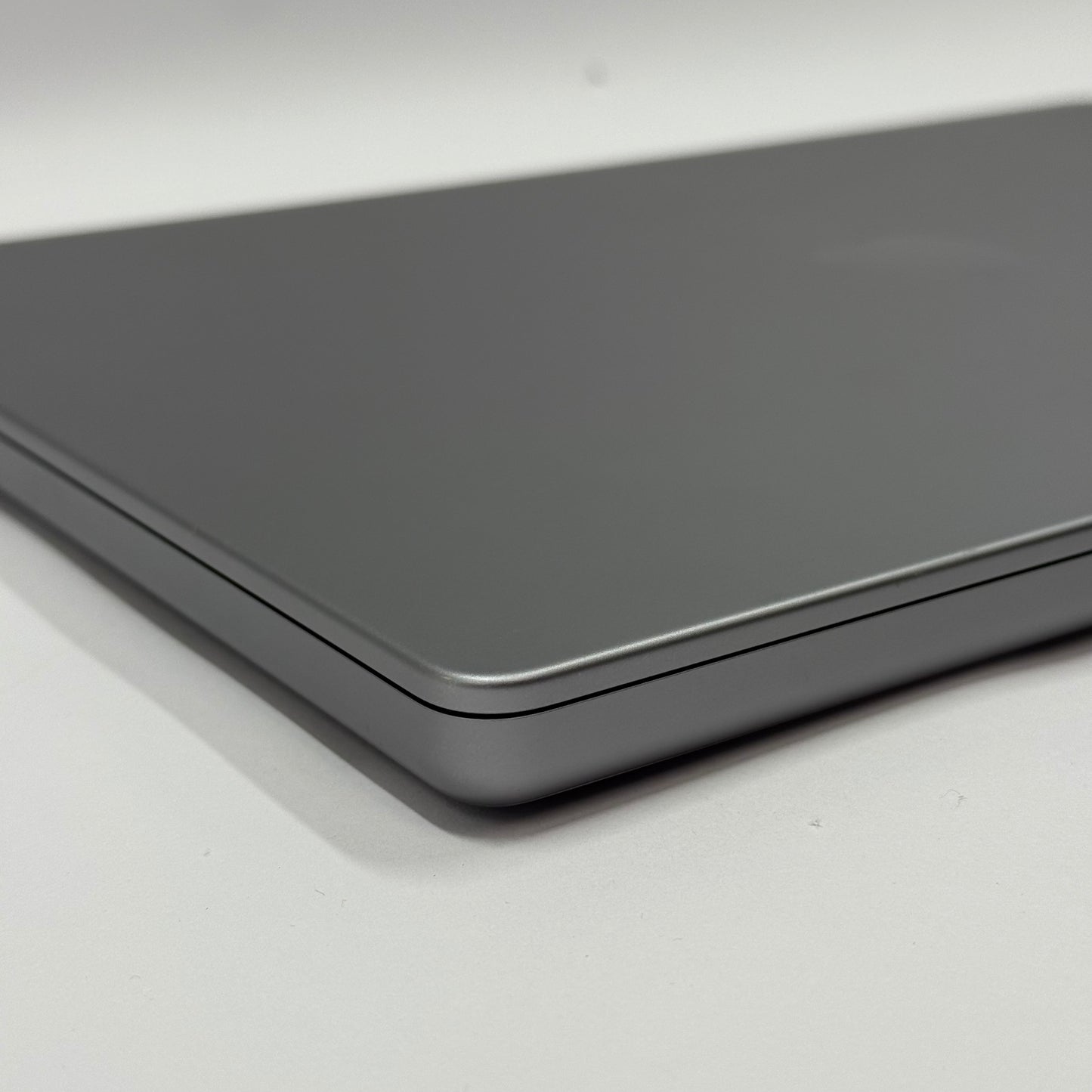 2021 Apple MacBook Pro 16" M1 Pro 16C GPU 3.2GHz 16GB RAM 2TB SSD A2485