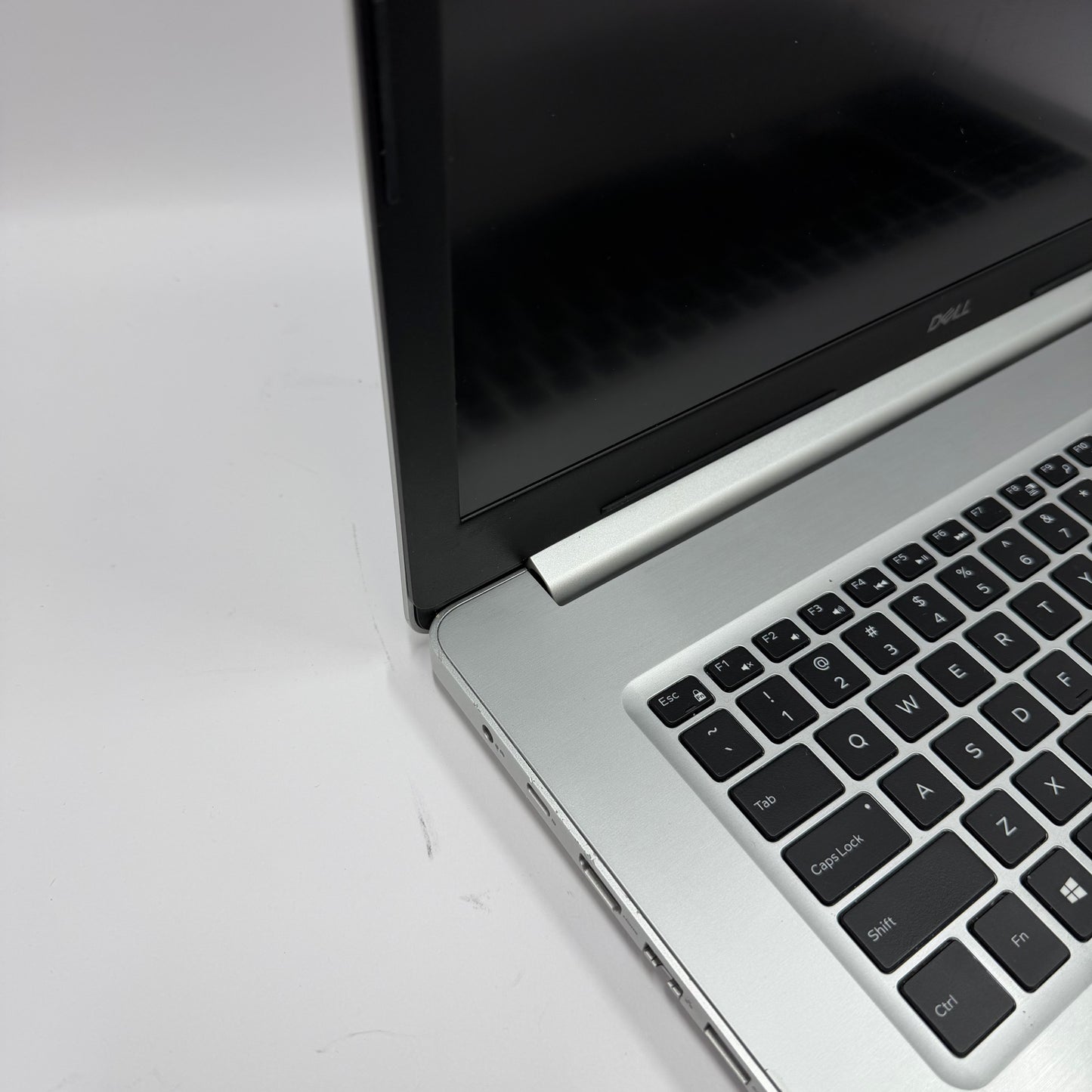 Broken Dell Inspiron 5770 17.3" i7-8550U 20GB RAM 2TB HDD 256GB SSD Bad Batt