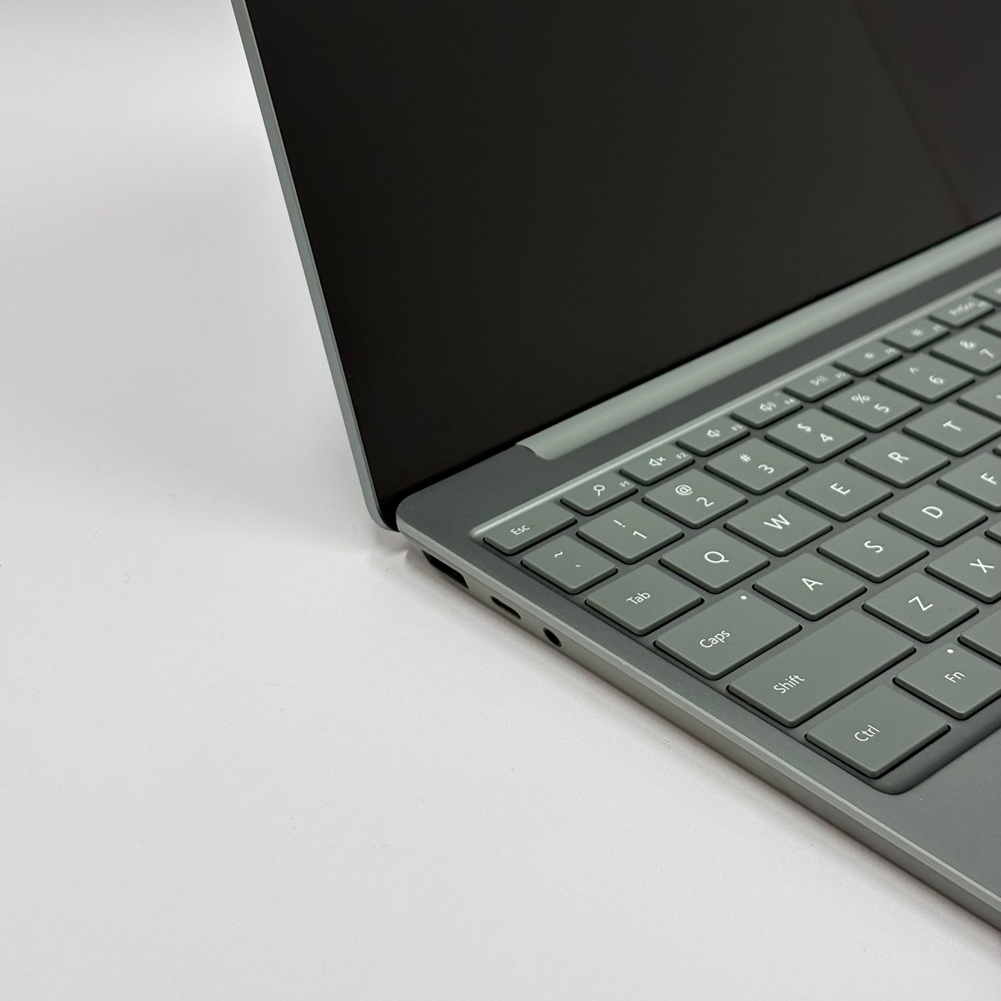 Microsoft Surface Go 2 2013 12.4" i5-1135G7 2.4GHz 8GB RAM 128GB SSD